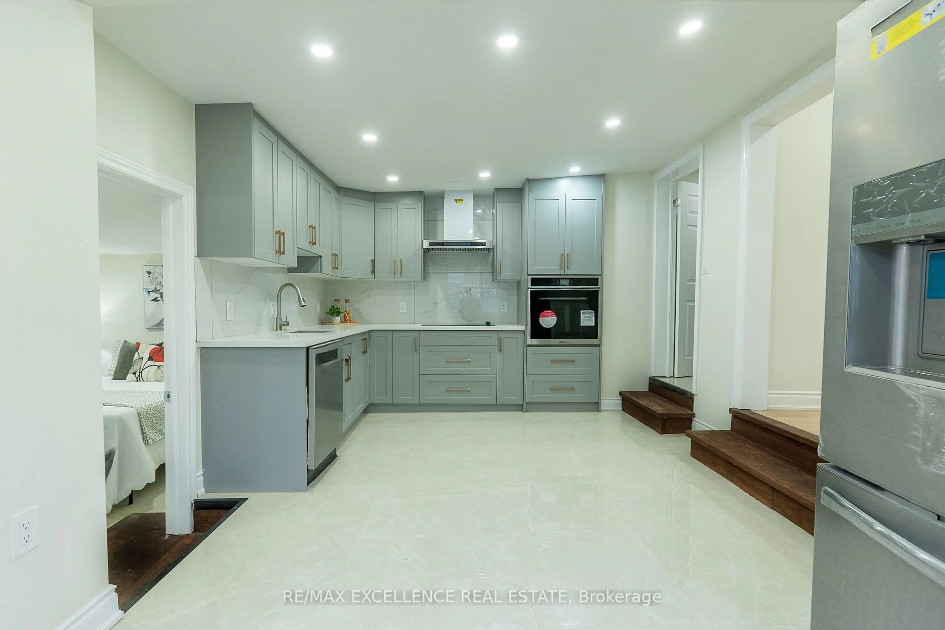 Open concept kitchen, unknown for 10 Draper St, Halton Hills Ontario L7G 3C8