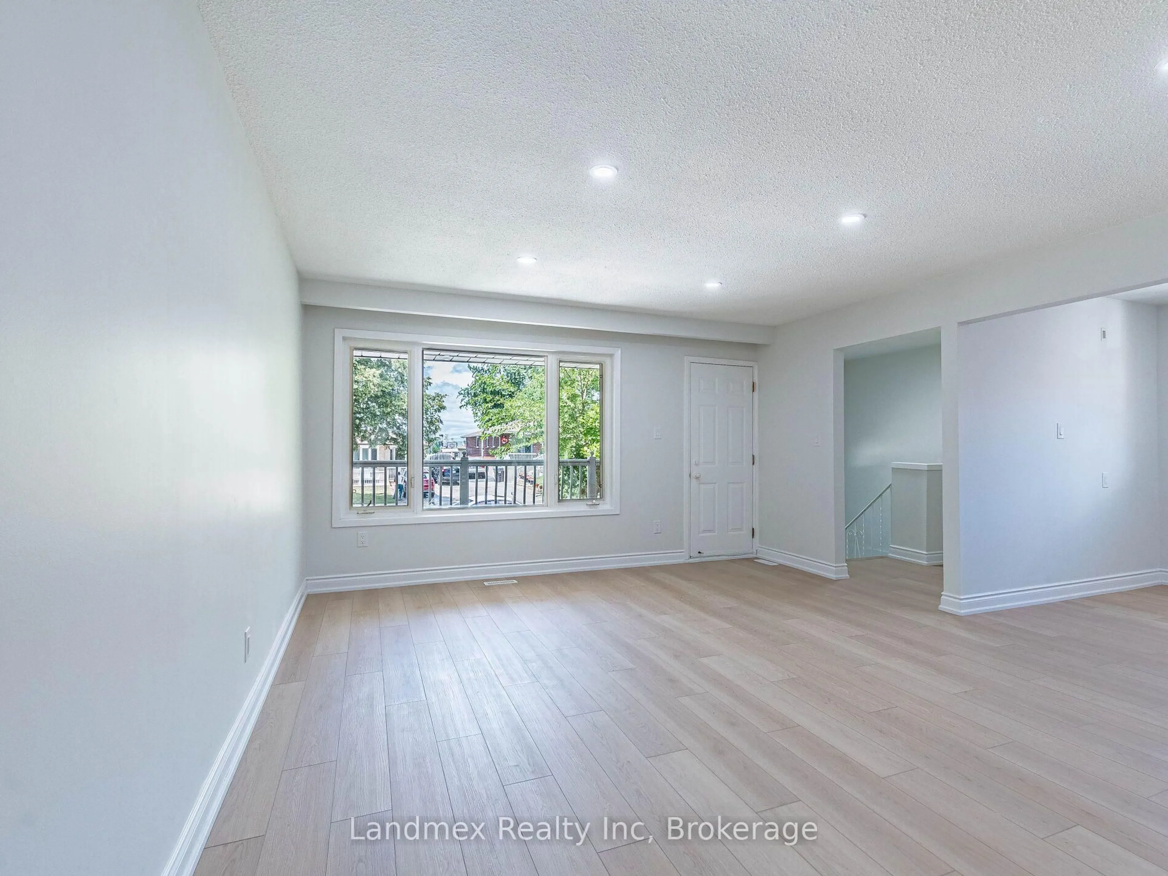 A pic of a room for 7738 Kittridge Dr, Mississauga Ontario L4T 3J6