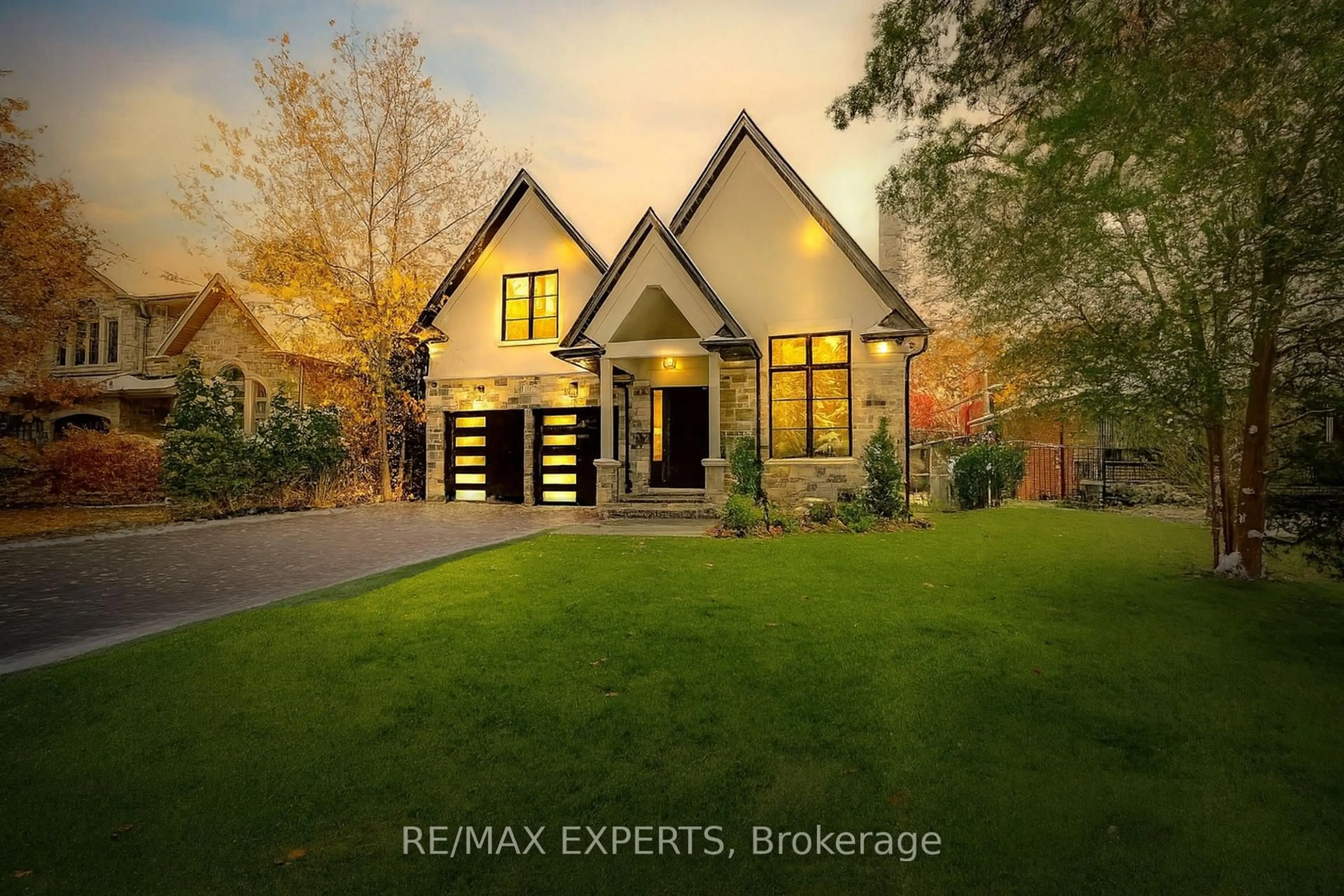 Home with brick exterior material, street for 278 Mineola Rd, Mississauga Ontario L5G 2G3