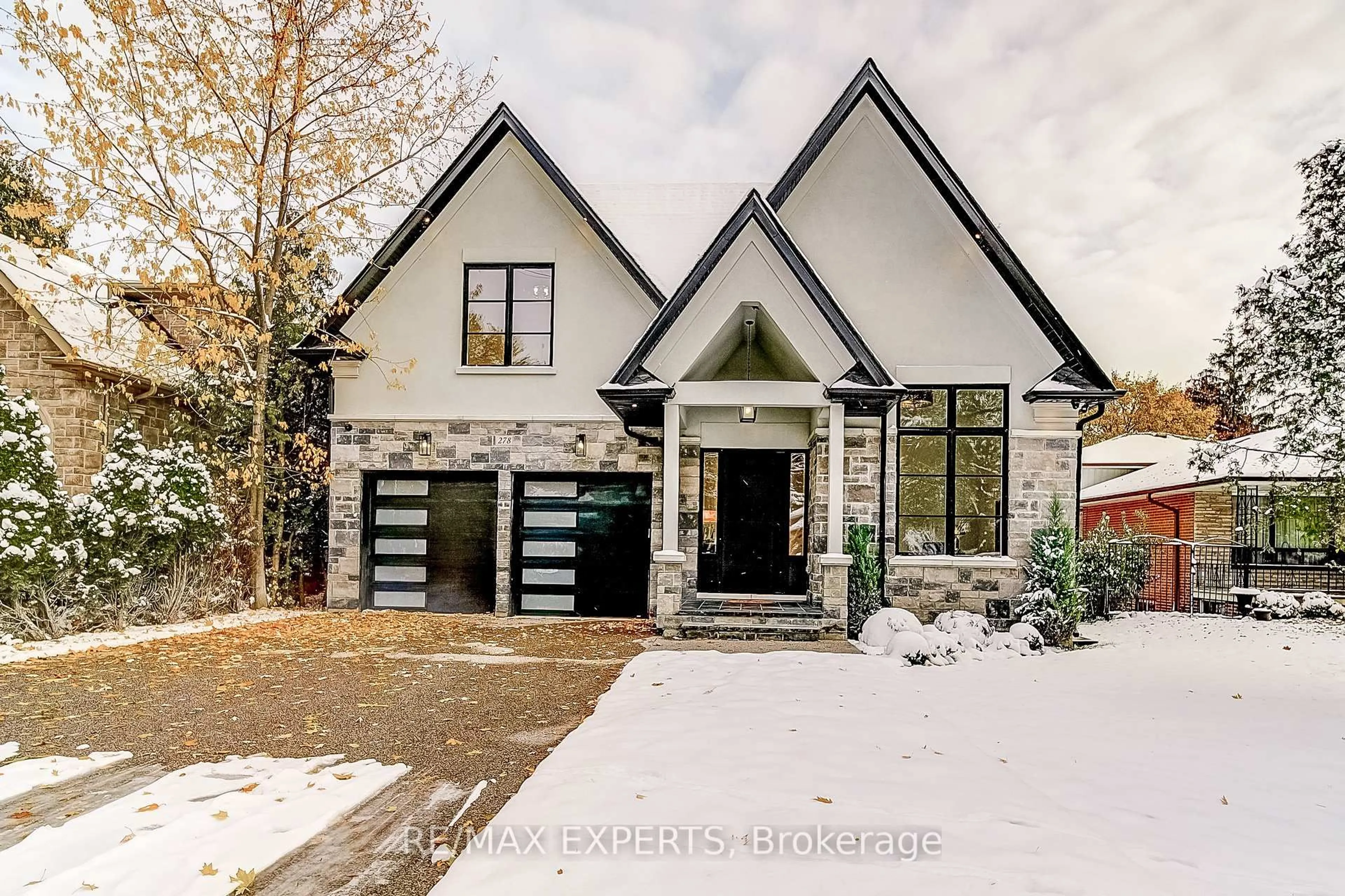 Home with brick exterior material, street for 278 Mineola Rd, Mississauga Ontario L5G 2G3