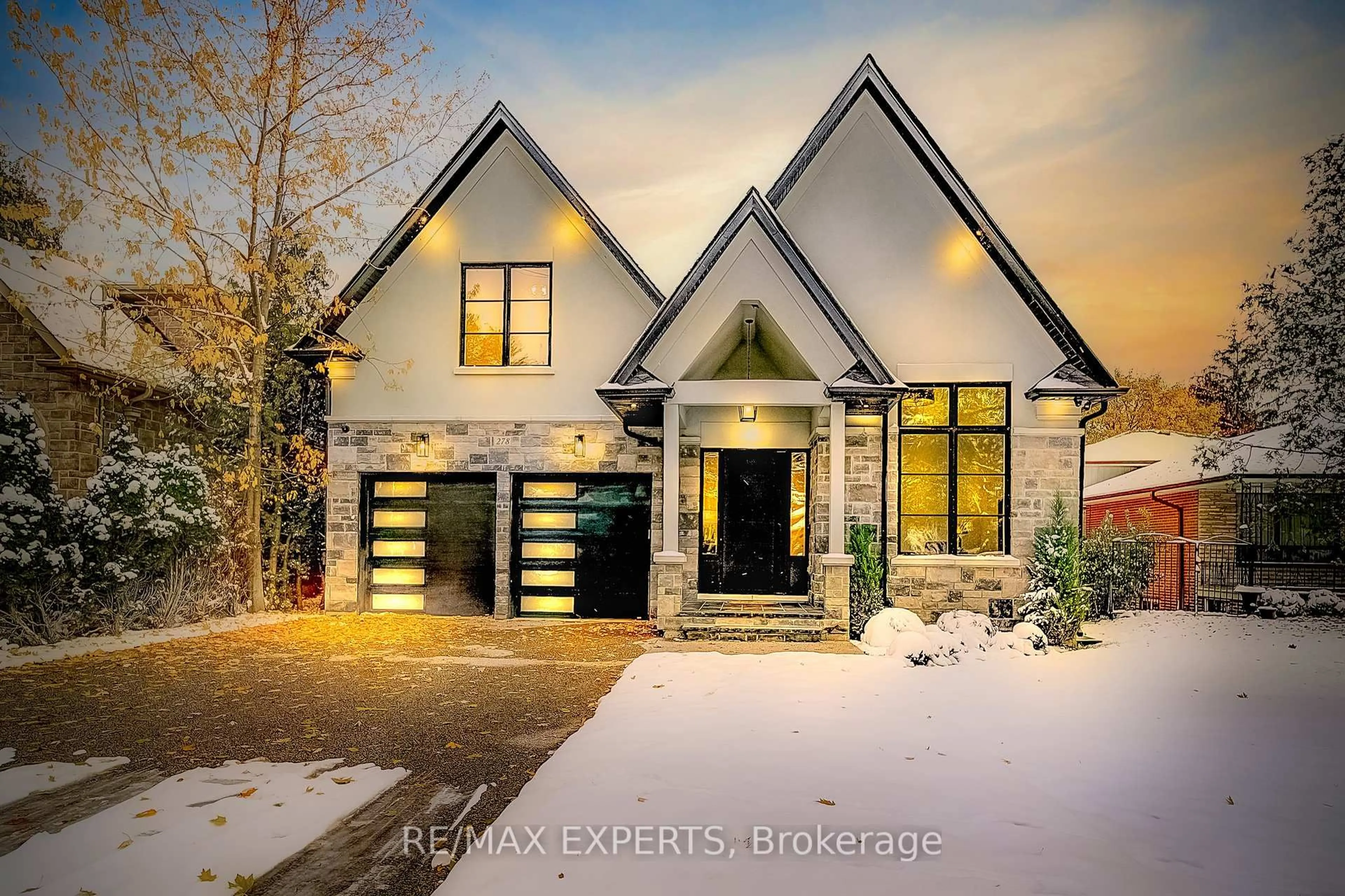 Home with brick exterior material, street for 278 Mineola Rd, Mississauga Ontario L5G 2G3