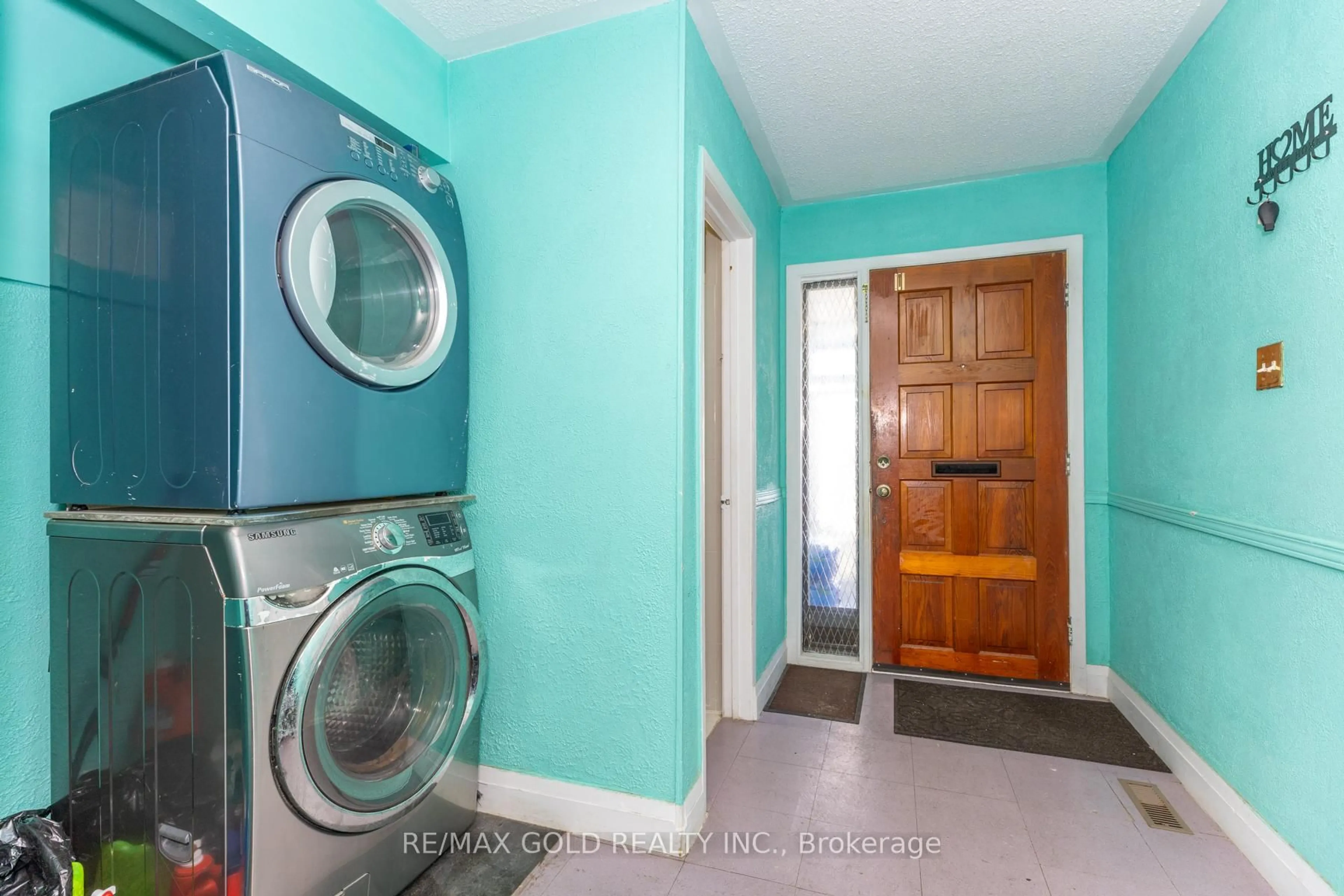 Laundry room for 7610 Anaka Dr, Mississauga Ontario L4T 3H7