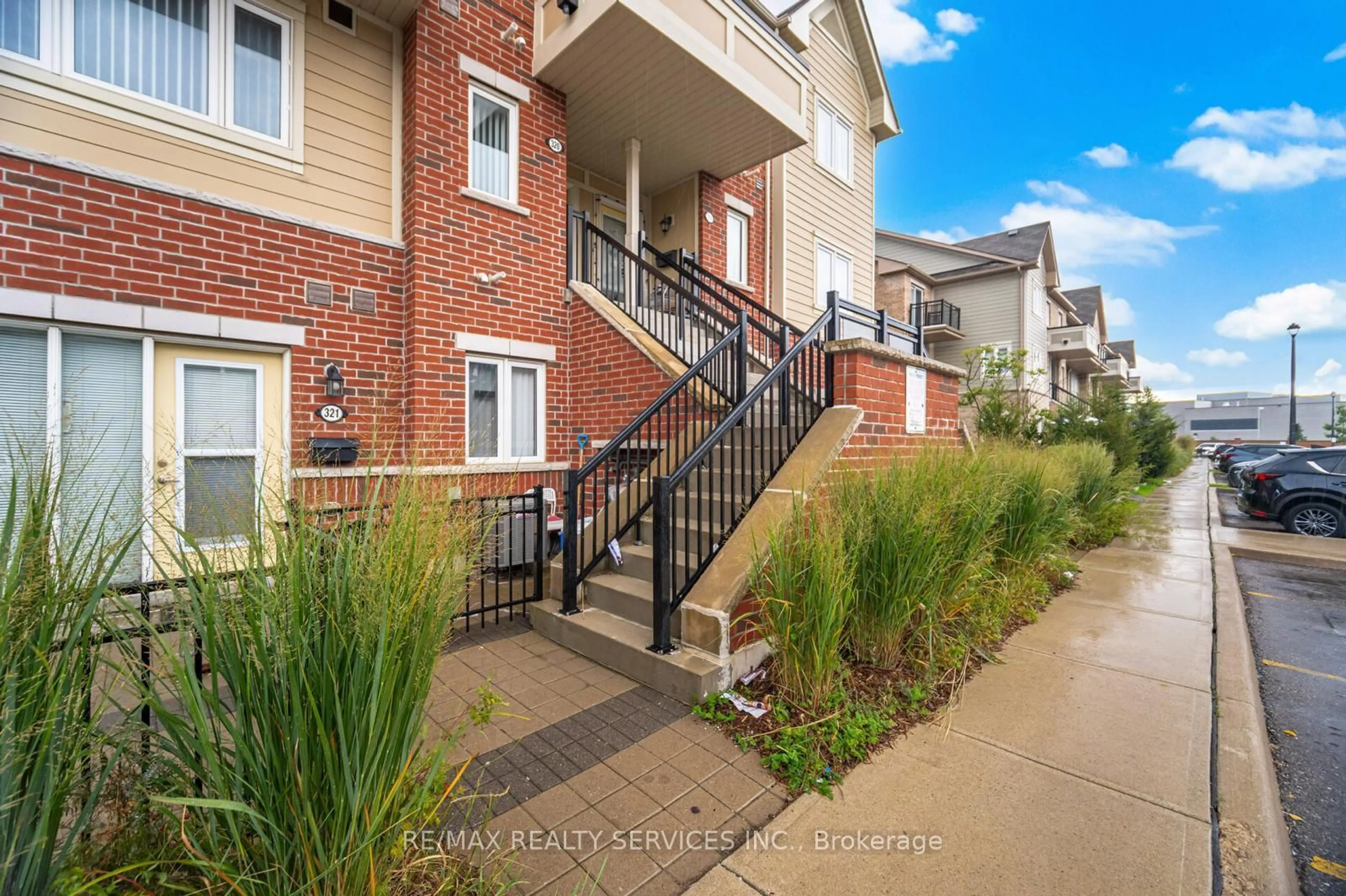 Patio, street for 250 Sunny Meadow Blvd #320, Brampton Ontario L6R 3Y7