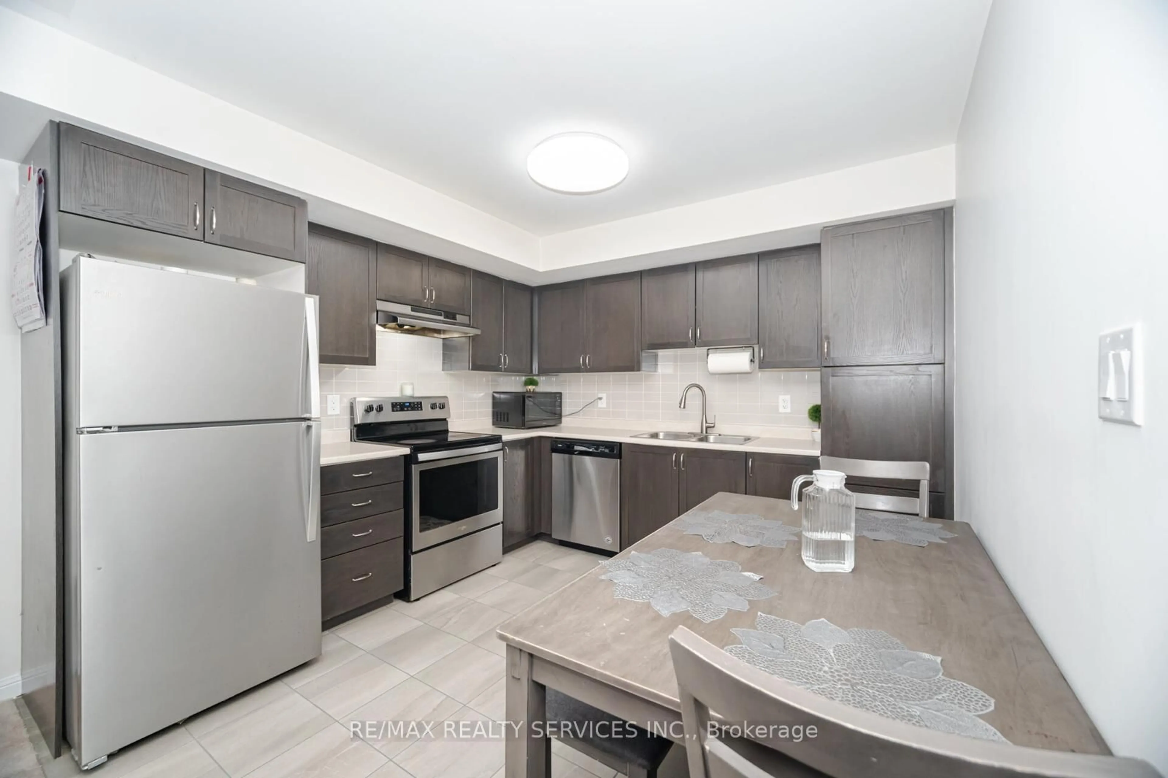 Standard kitchen, ceramic/tile floor for 250 Sunny Meadow Blvd #320, Brampton Ontario L6R 3Y7