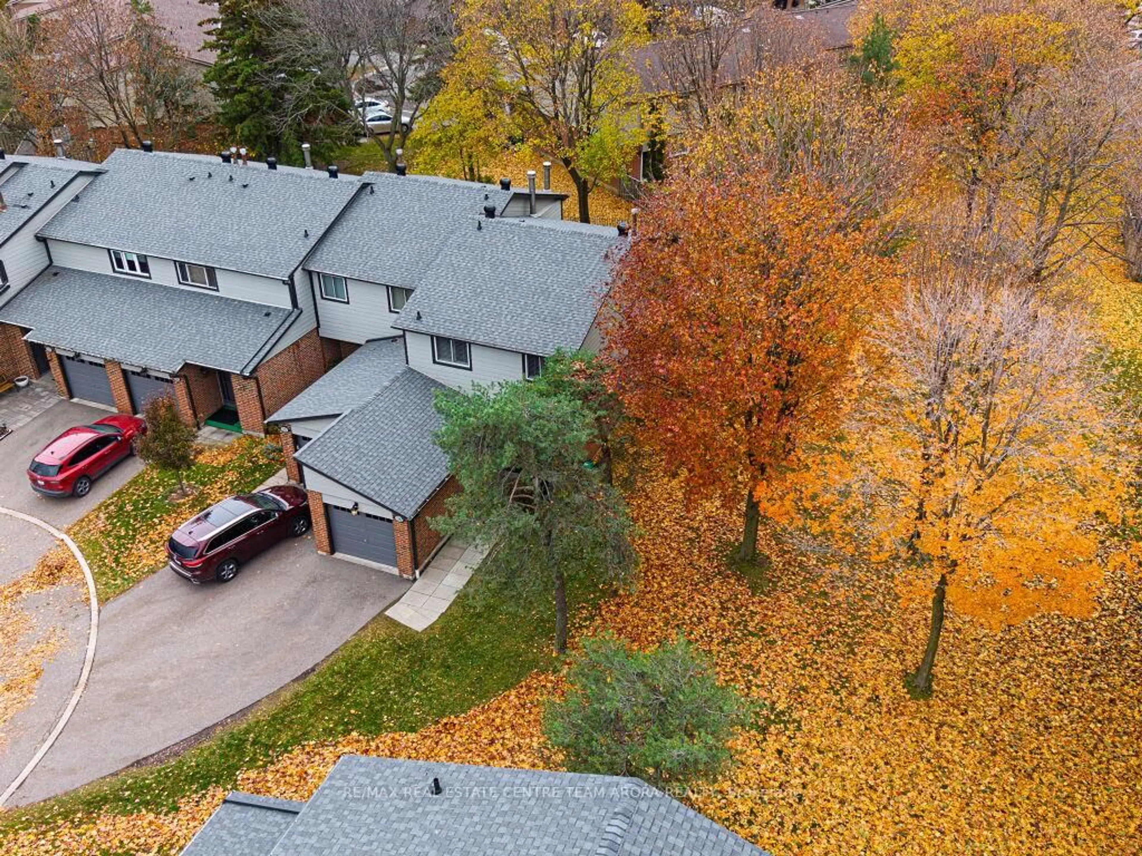 A pic from outside/outdoor area/front of a property/back of a property/a pic from drone, forest/trees view for 525 Meadows Blvd #36, Mississauga Ontario L4Z 1H2