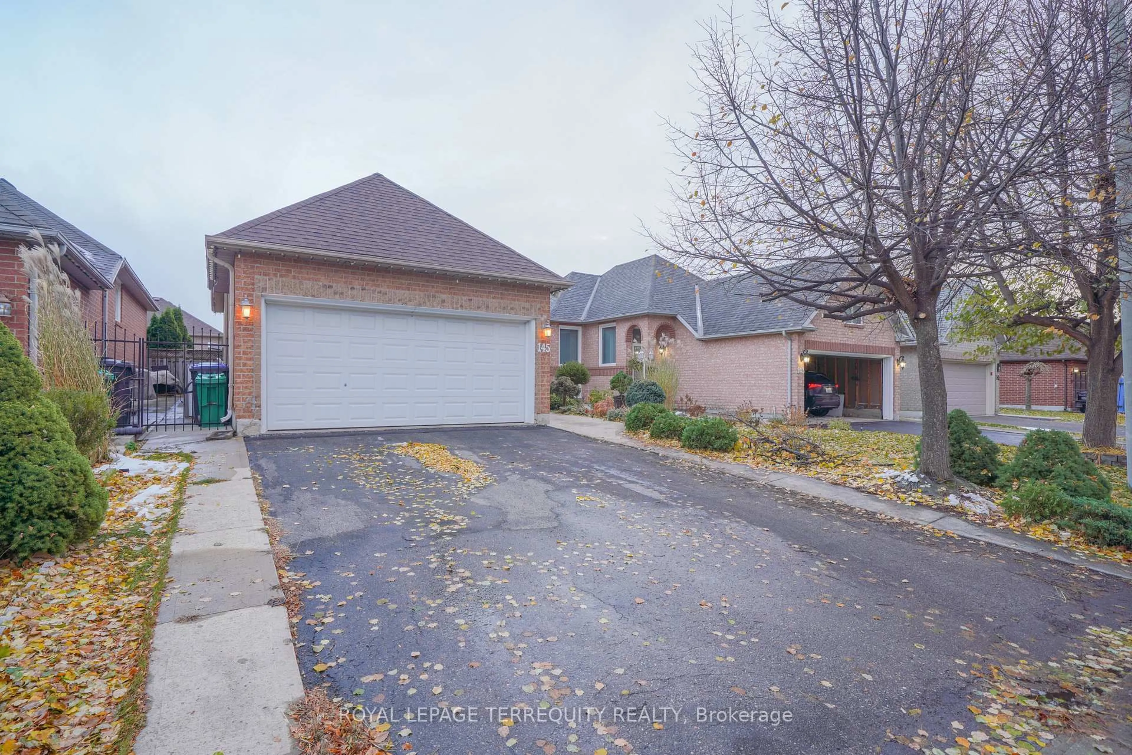 A pic from outside/outdoor area/front of a property/back of a property/a pic from drone, street for 145 Springview Dr, Brampton Ontario L6X 4K2
