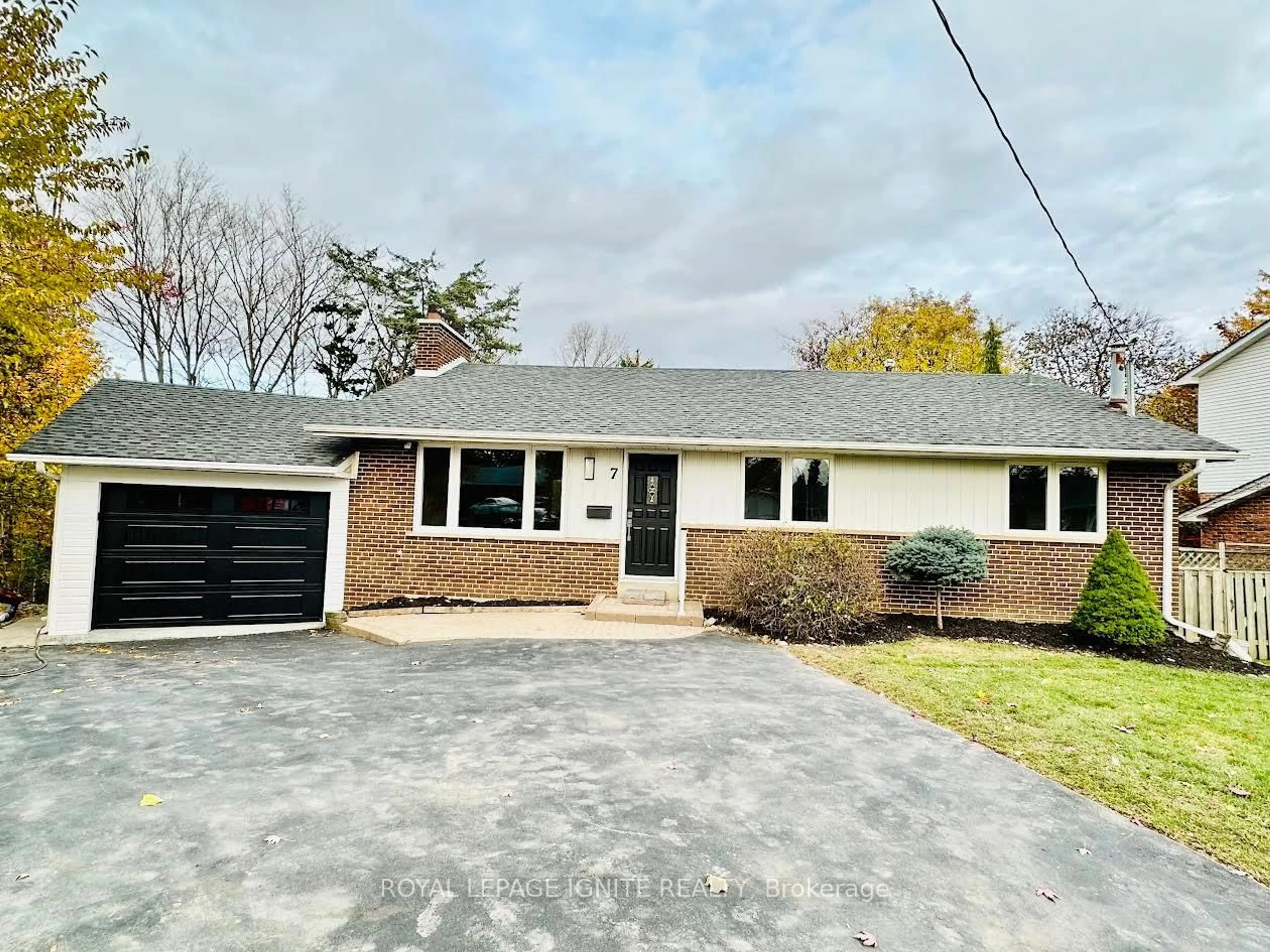 Home with brick exterior material, street for 7 Isherwood Crt, Mississauga Ontario L5M 1E6