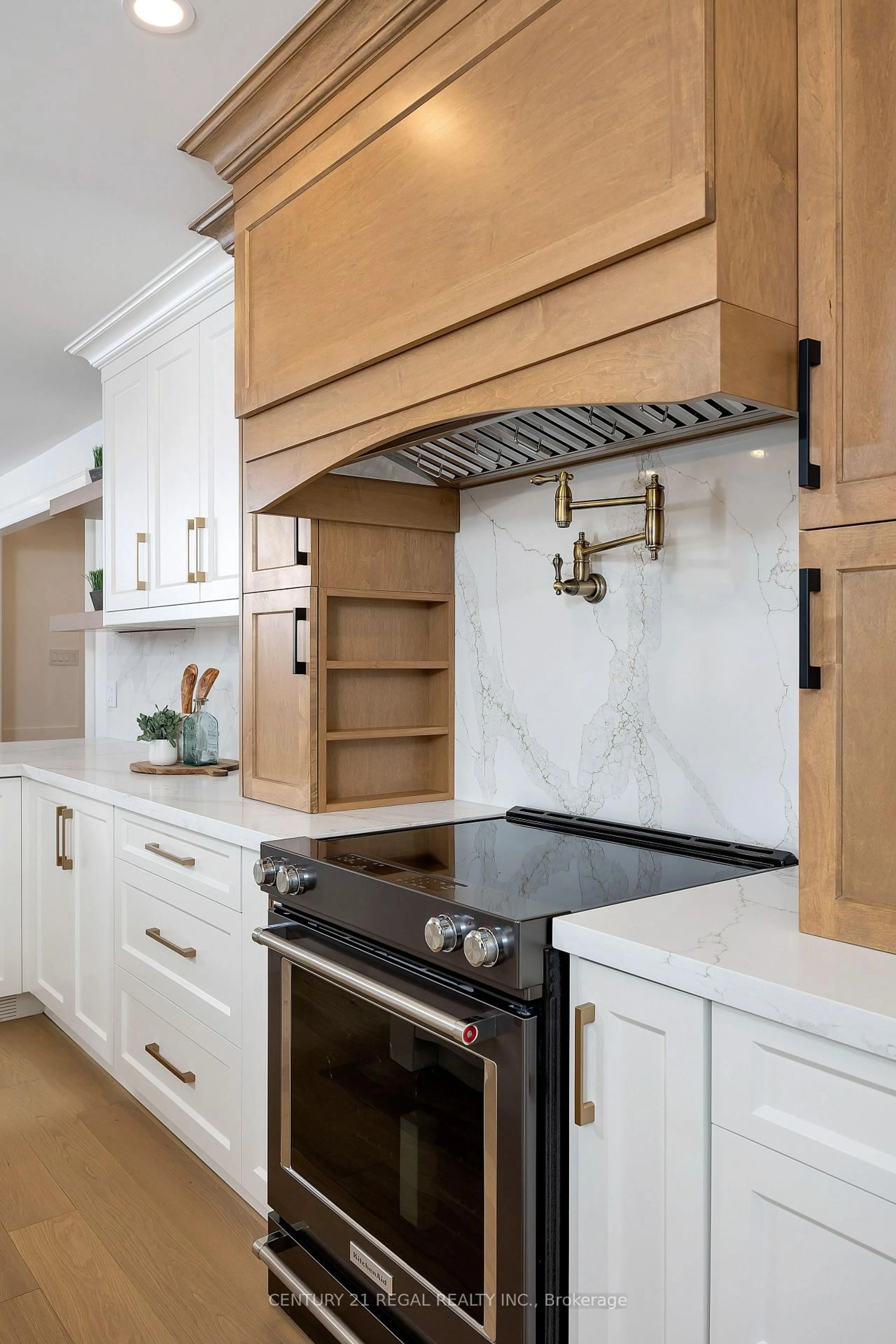 Contemporary kitchen, unknown for 5535 Cedar Springs Rd, Burlington Ontario L7P 0C2