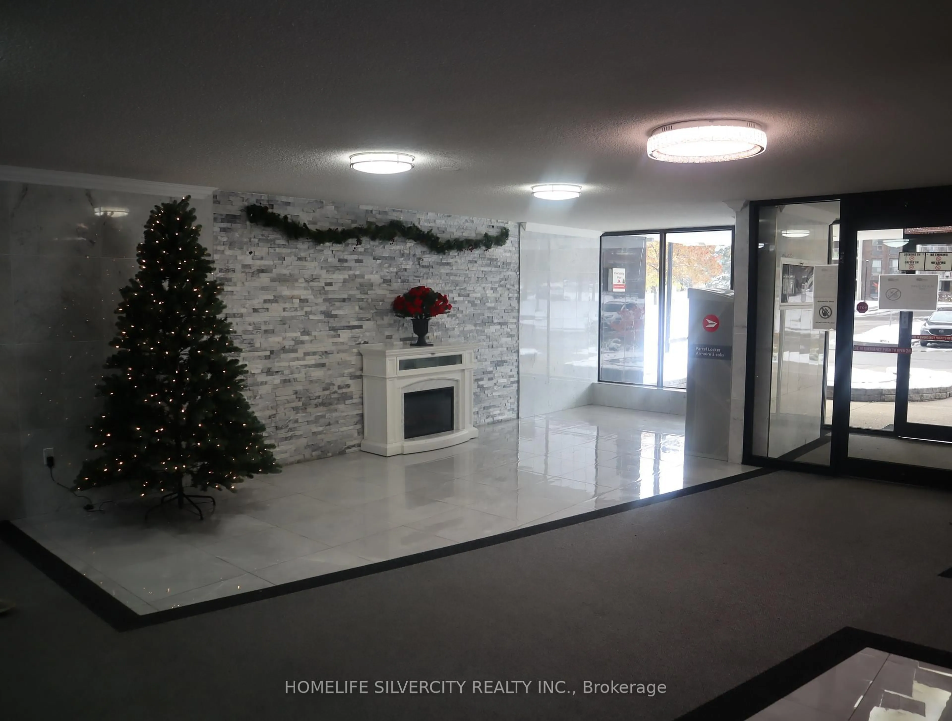 Indoor foyer for 4 Kings Cross Rd #2009, Brampton Ontario L6T 3X8