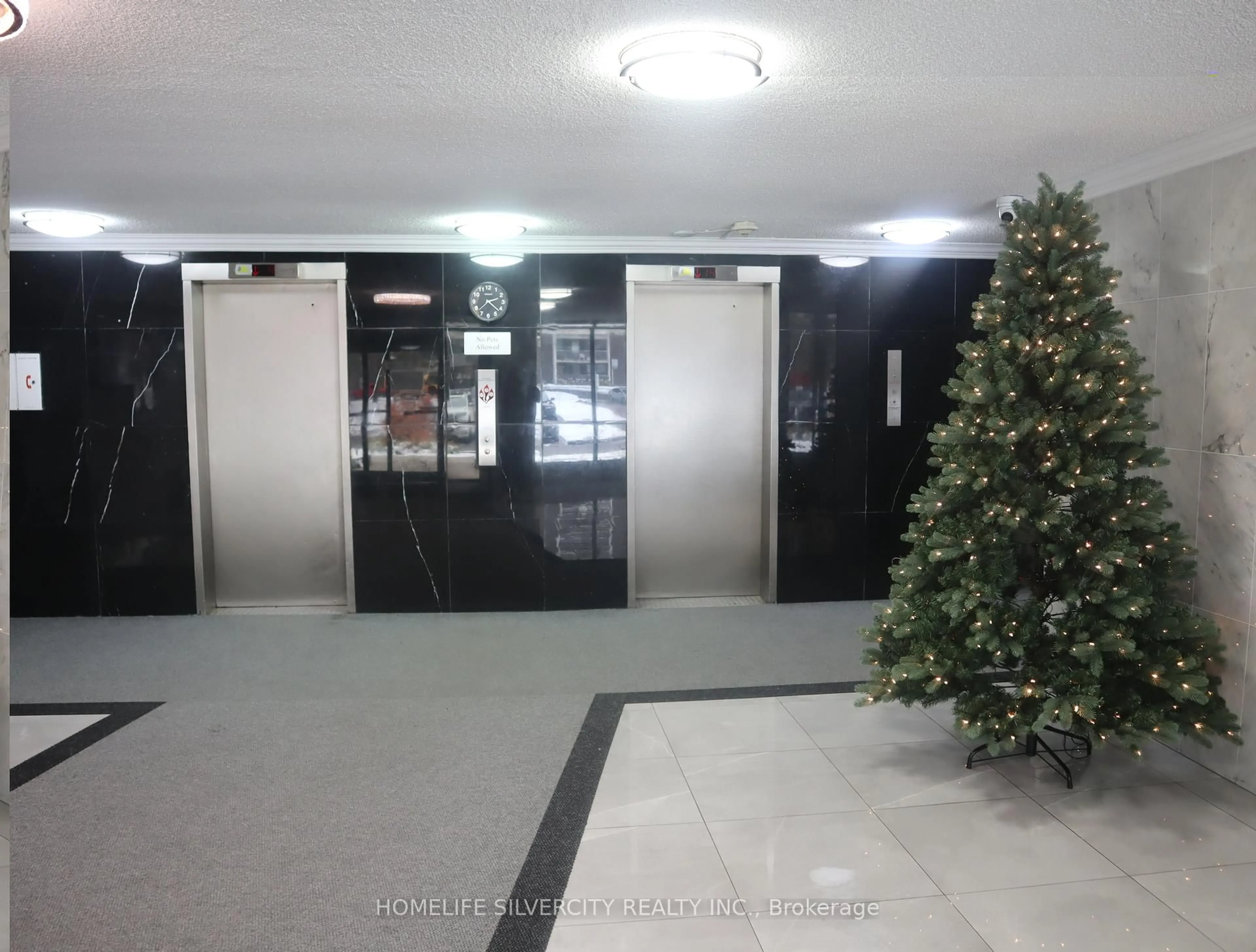 Indoor foyer for 4 Kings Cross Rd #2009, Brampton Ontario L6T 3X8