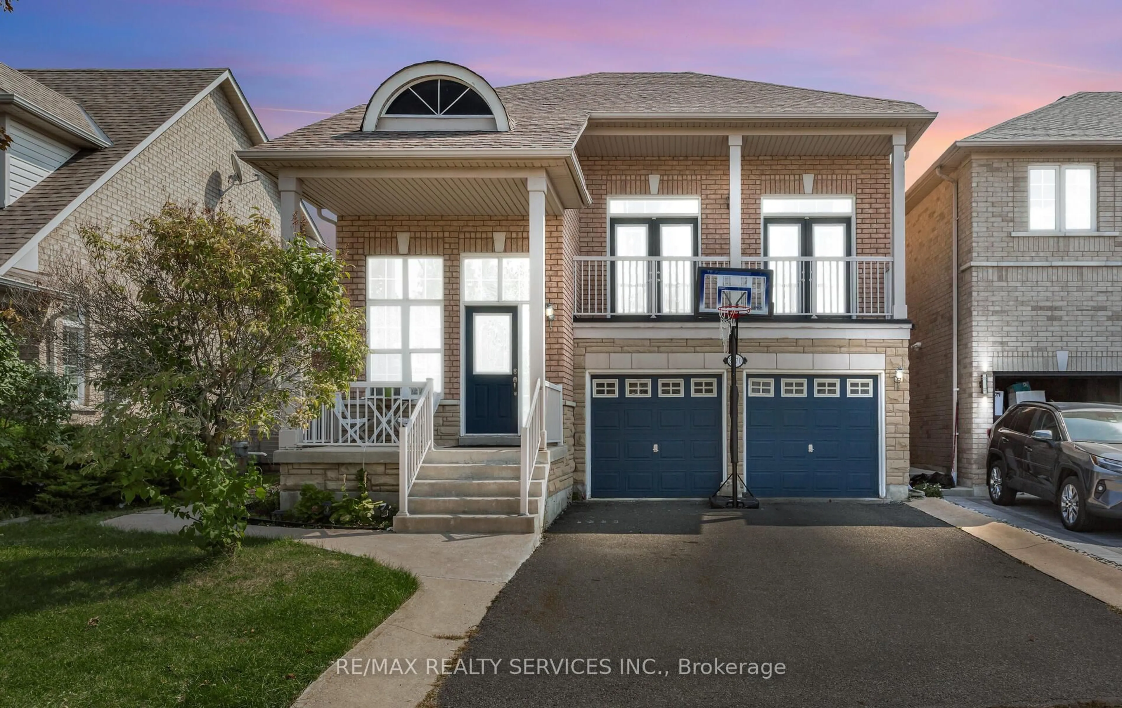 Home with vinyl exterior material, street for 3770 Brinwood Gate, Mississauga Ontario L5M 7H2