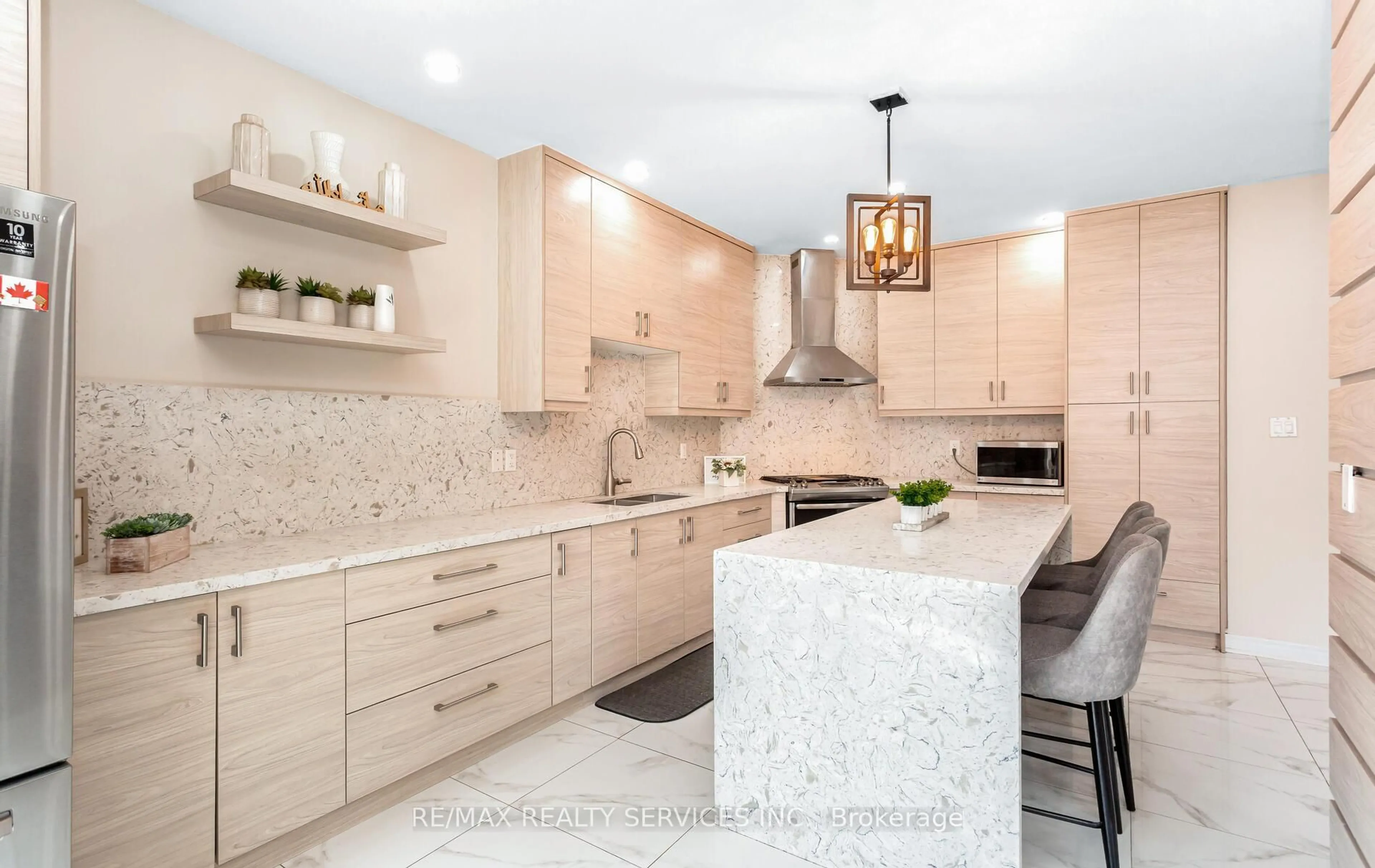 Contemporary kitchen, ceramic/tile floor for 3770 Brinwood Gate, Mississauga Ontario L5M 7H2