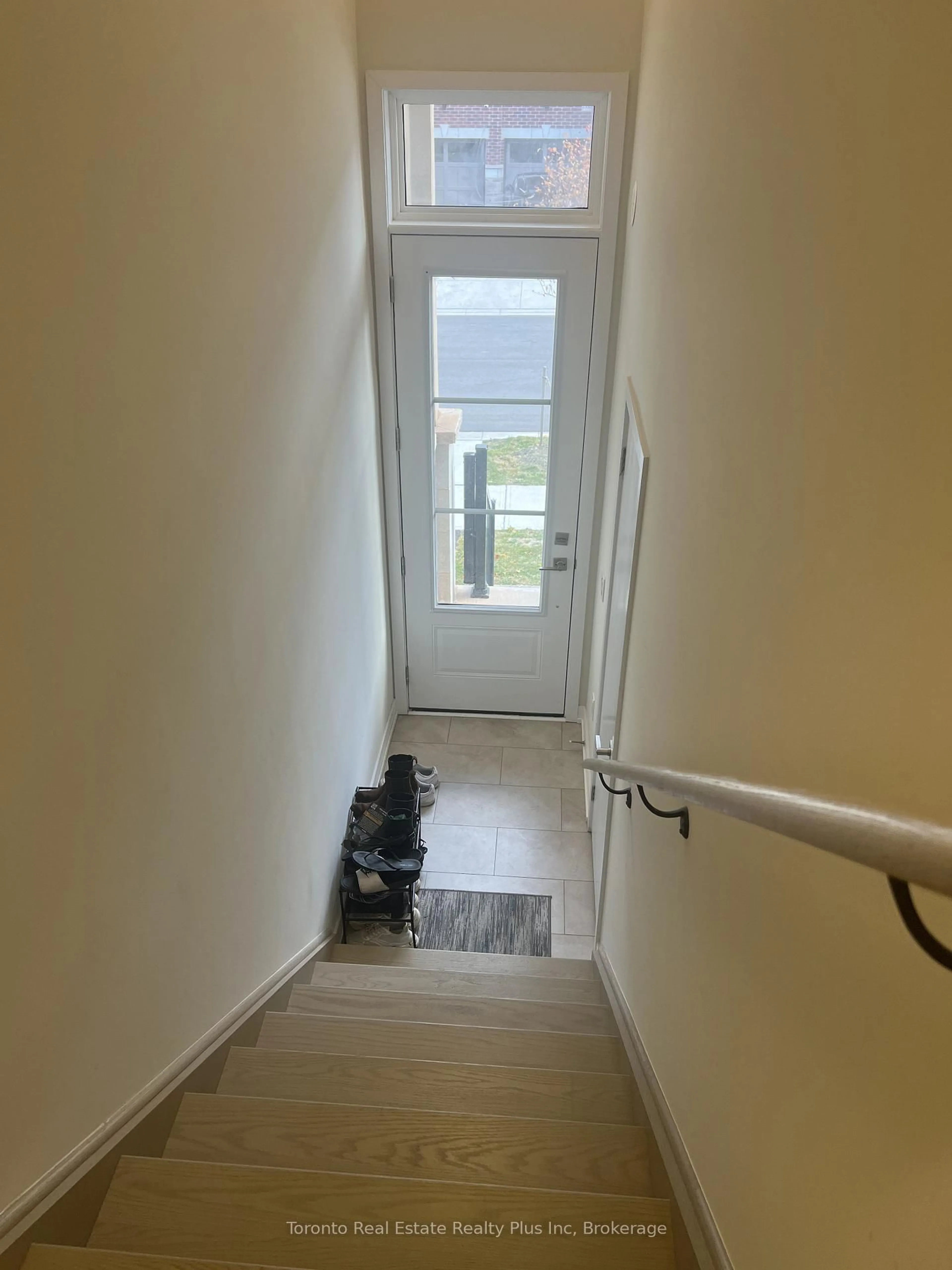 A pic of a room for 1341 Kaniv St, Oakville Ontario L6M 5R3