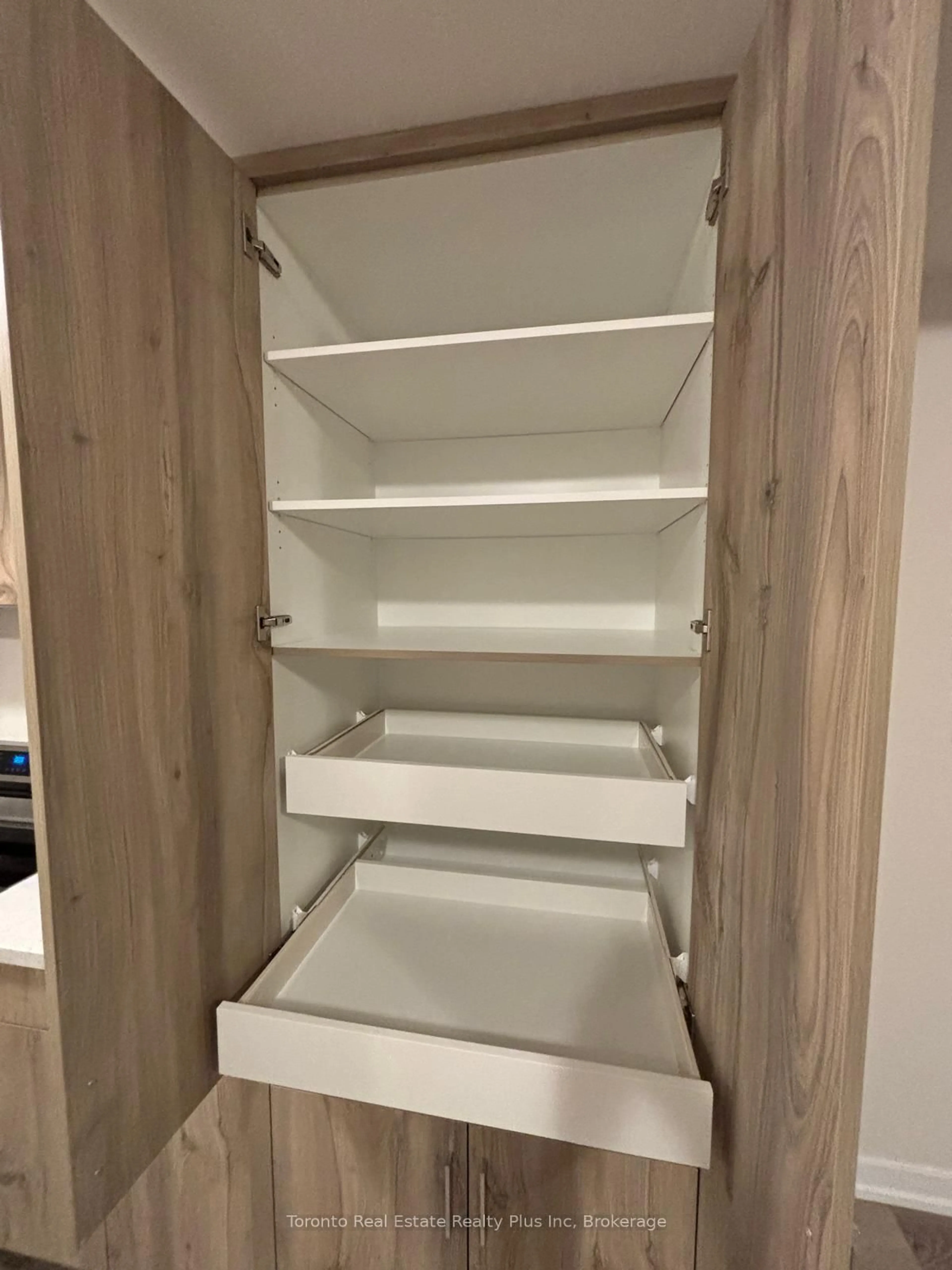 Storage room or clothes room or walk-in closet for 1341 Kaniv St, Oakville Ontario L6M 5R3