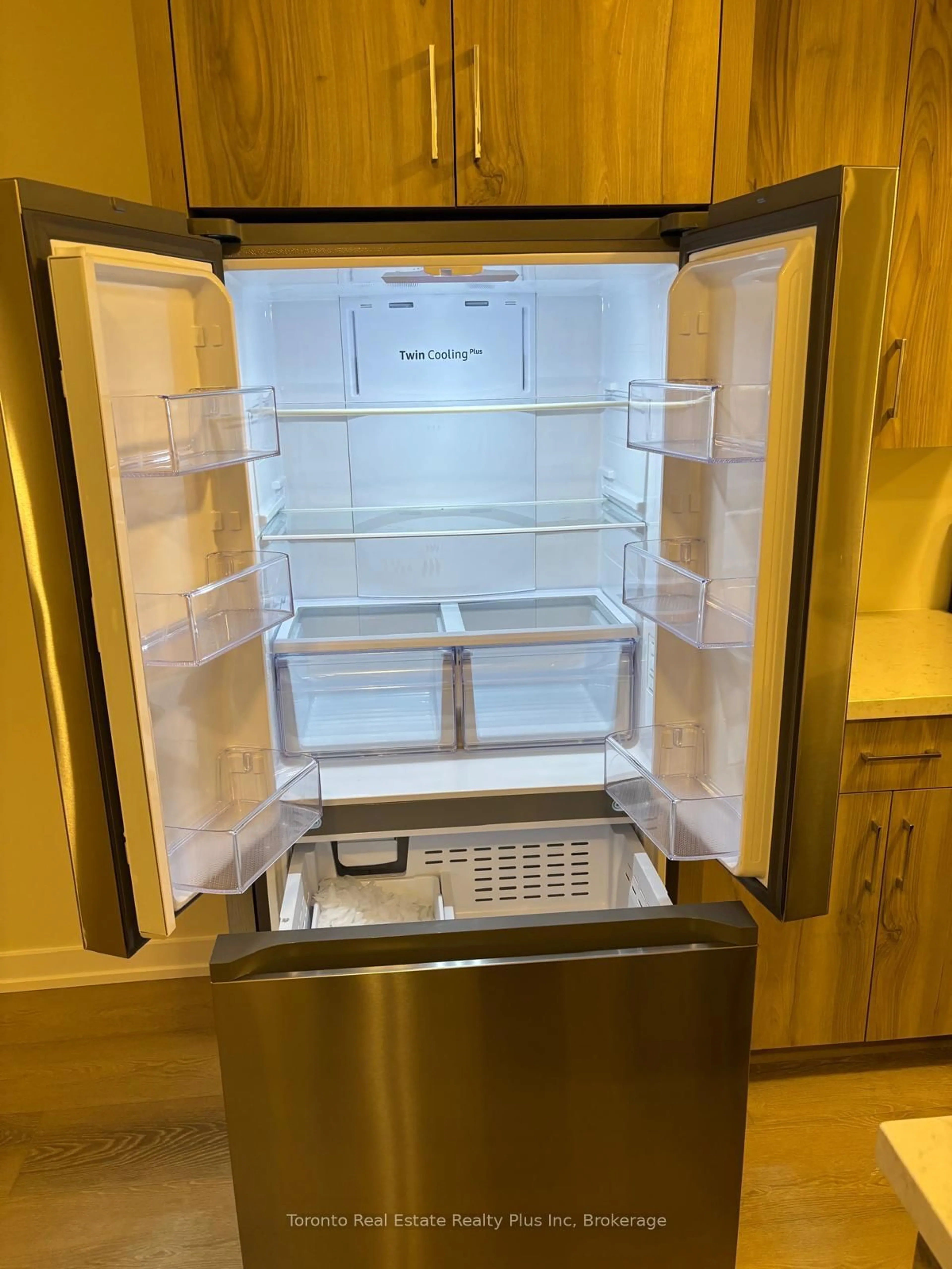 Standard kitchen, unknown for 1341 Kaniv St, Oakville Ontario L6M 5R3