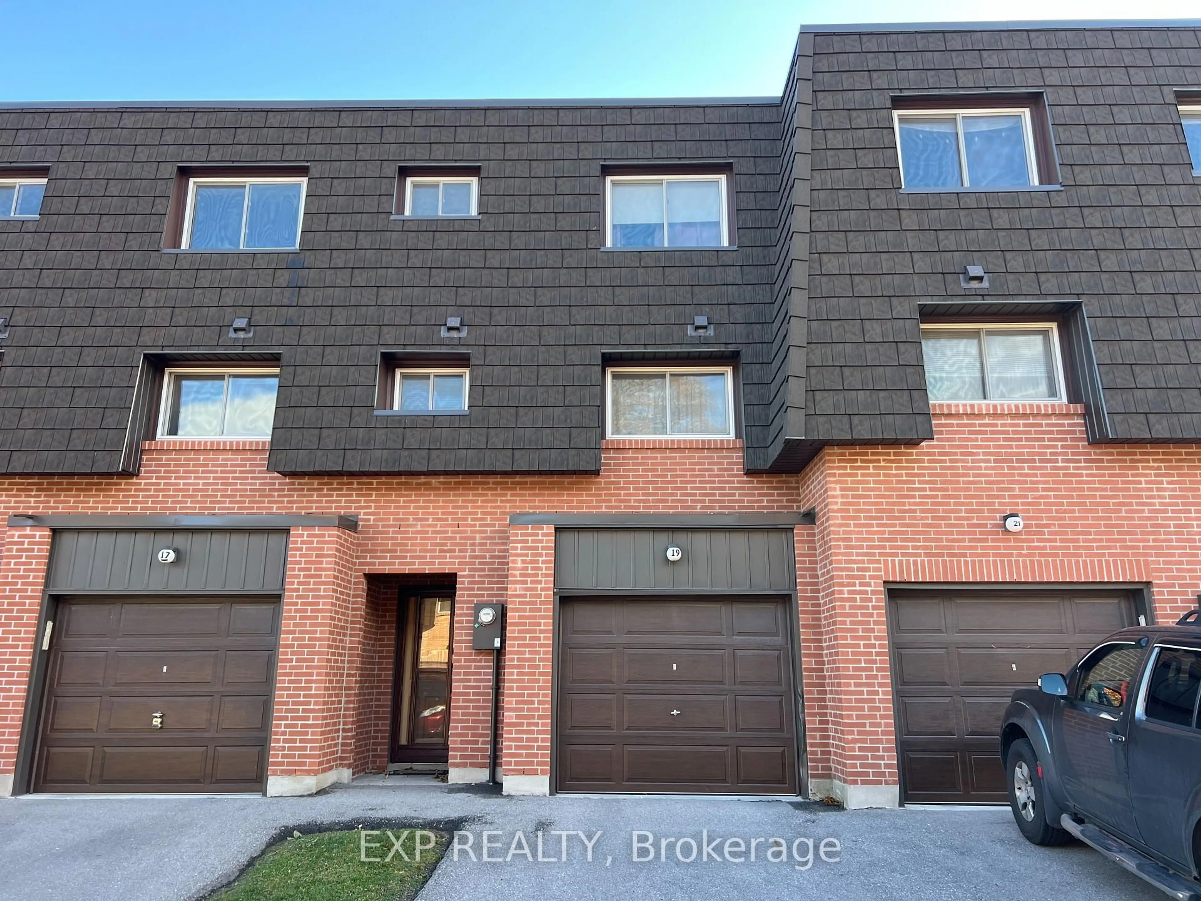 Home with brick exterior material, street for 19 Darras Crt, Brampton Ontario L6T 1W7