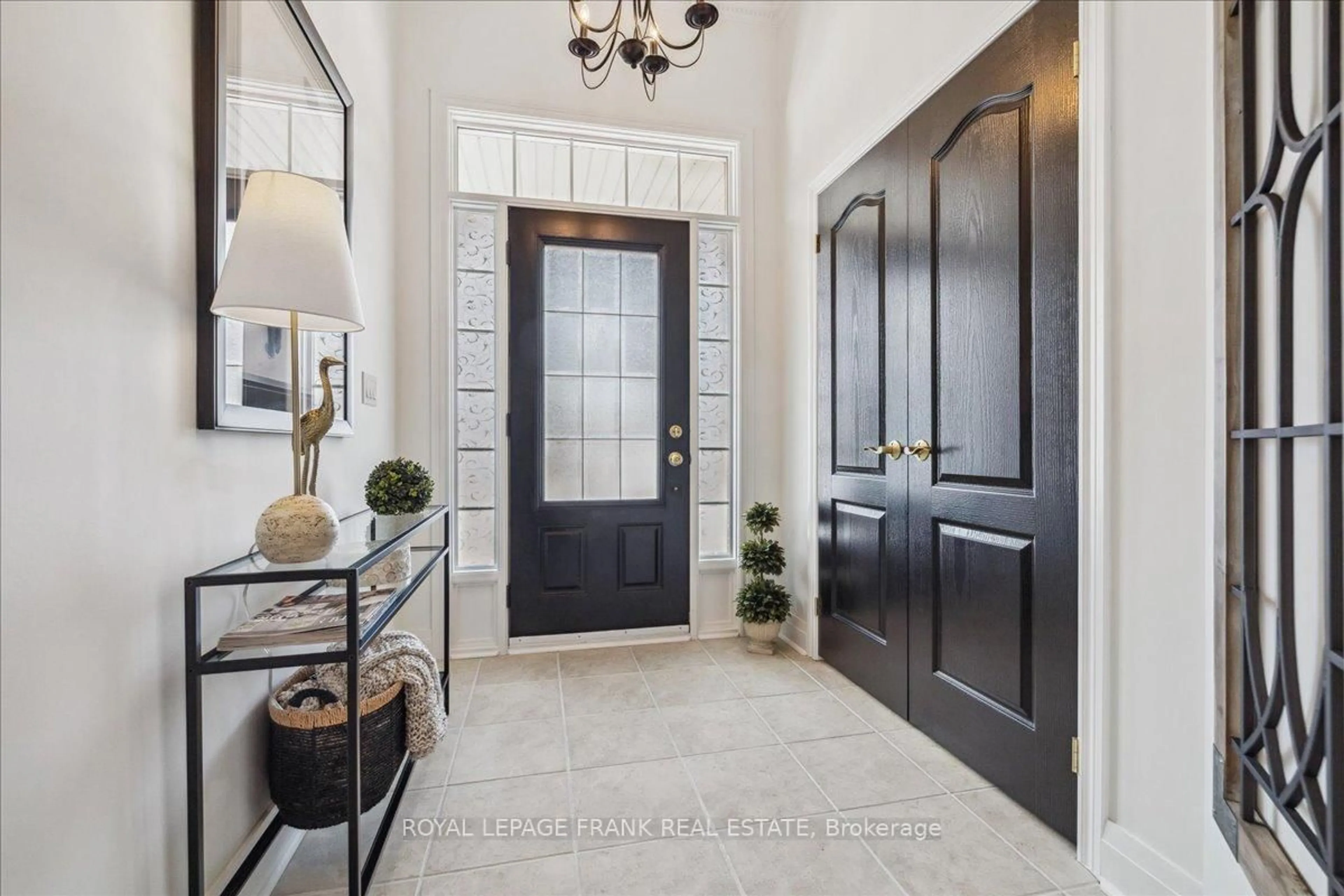 Indoor entryway for 2401 Fifth Line #17, Mississauga Ontario L5K 1V9