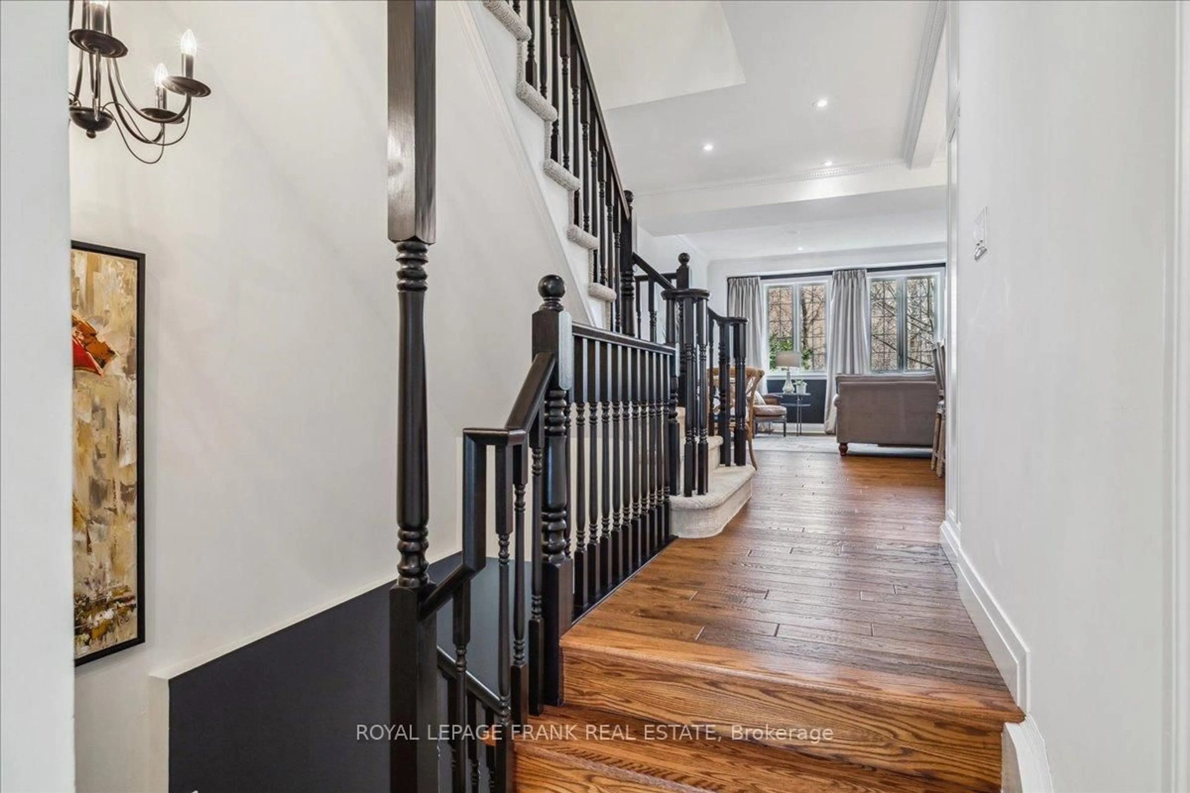 Indoor entryway for 2401 Fifth Line #17, Mississauga Ontario L5K 1V9