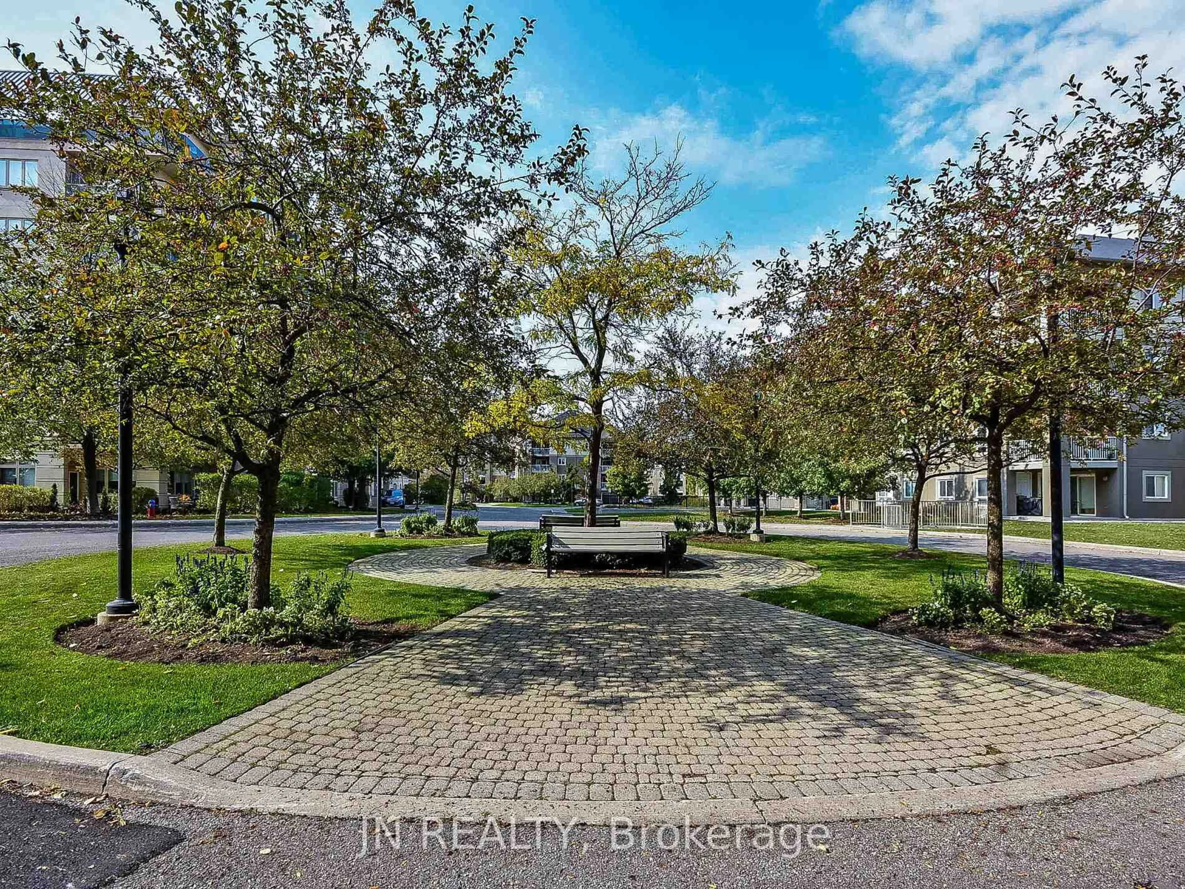 A pic from outside/outdoor area/front of a property/back of a property/a pic from drone, street for 10 Dayspring Circ #109, Brampton Ontario L6P 1B9