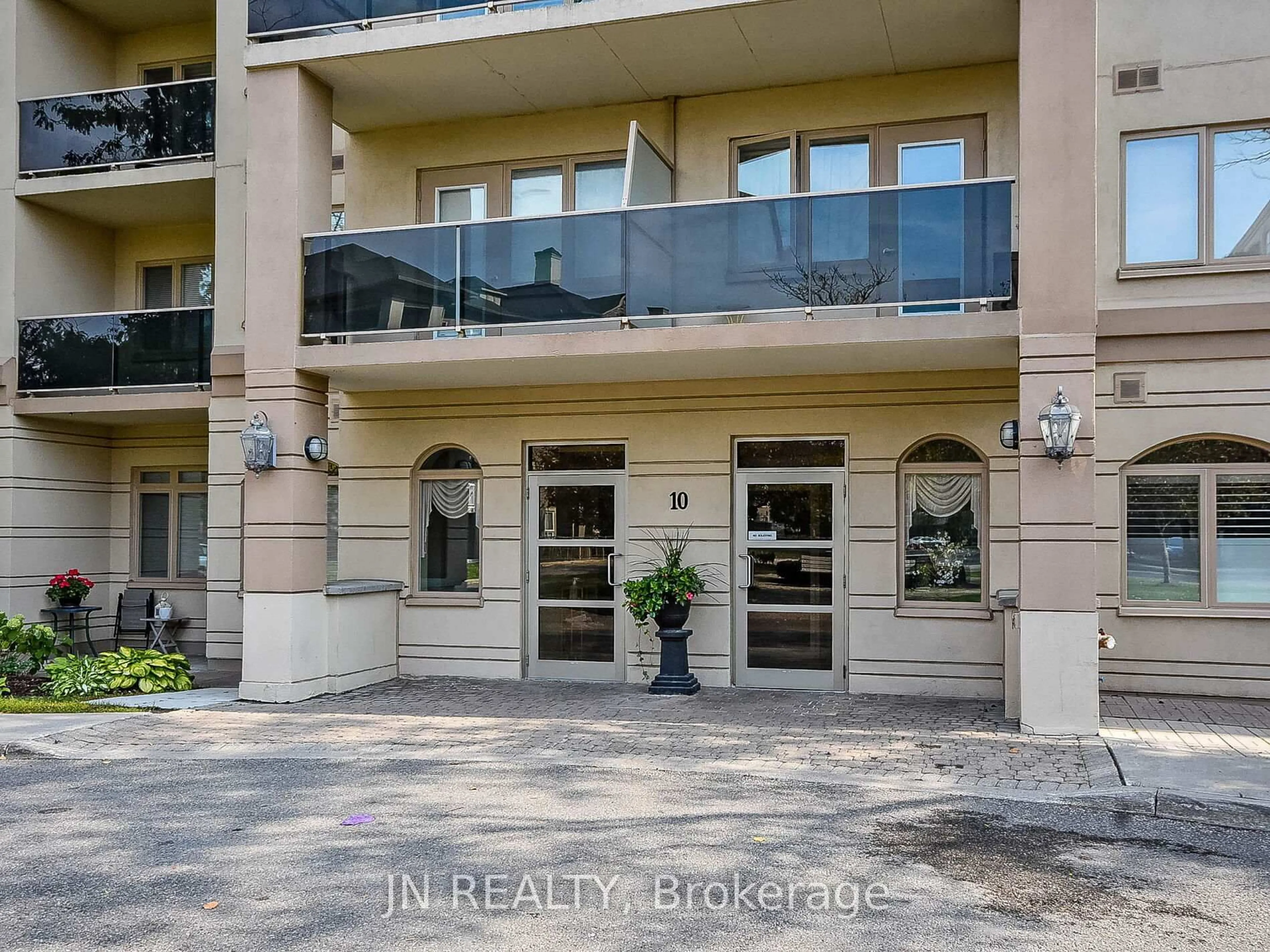 Unknown for 10 Dayspring Circ #109, Brampton Ontario L6P 1B9