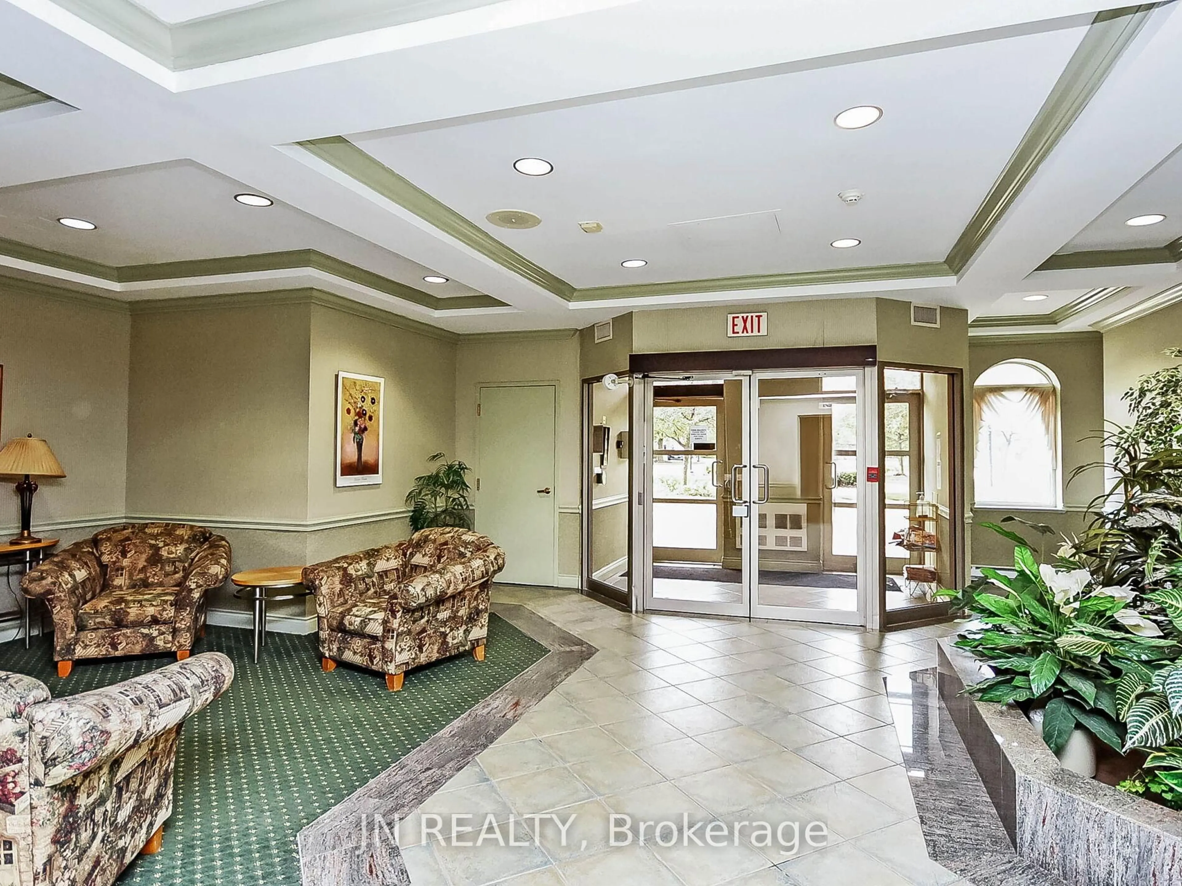 Indoor foyer for 10 Dayspring Circ #109, Brampton Ontario L6P 1B9