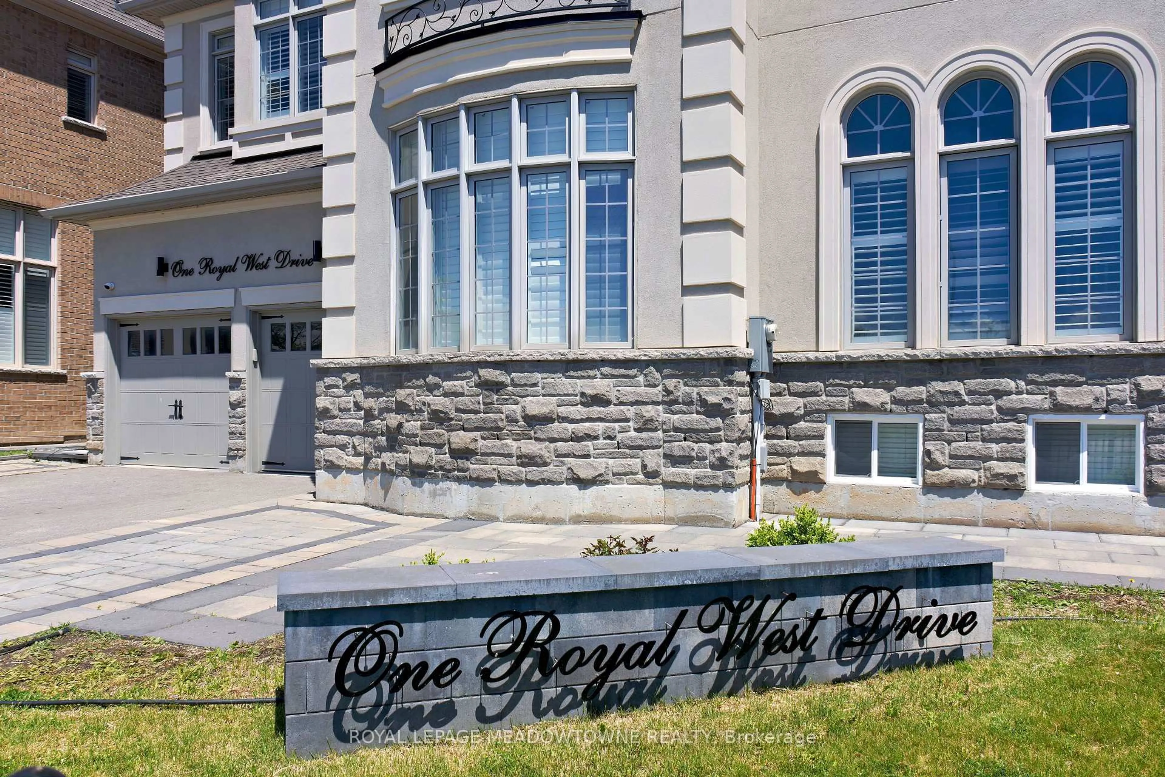 Unknown for 1 Royal West Dr, Brampton Ontario L6X 2X3