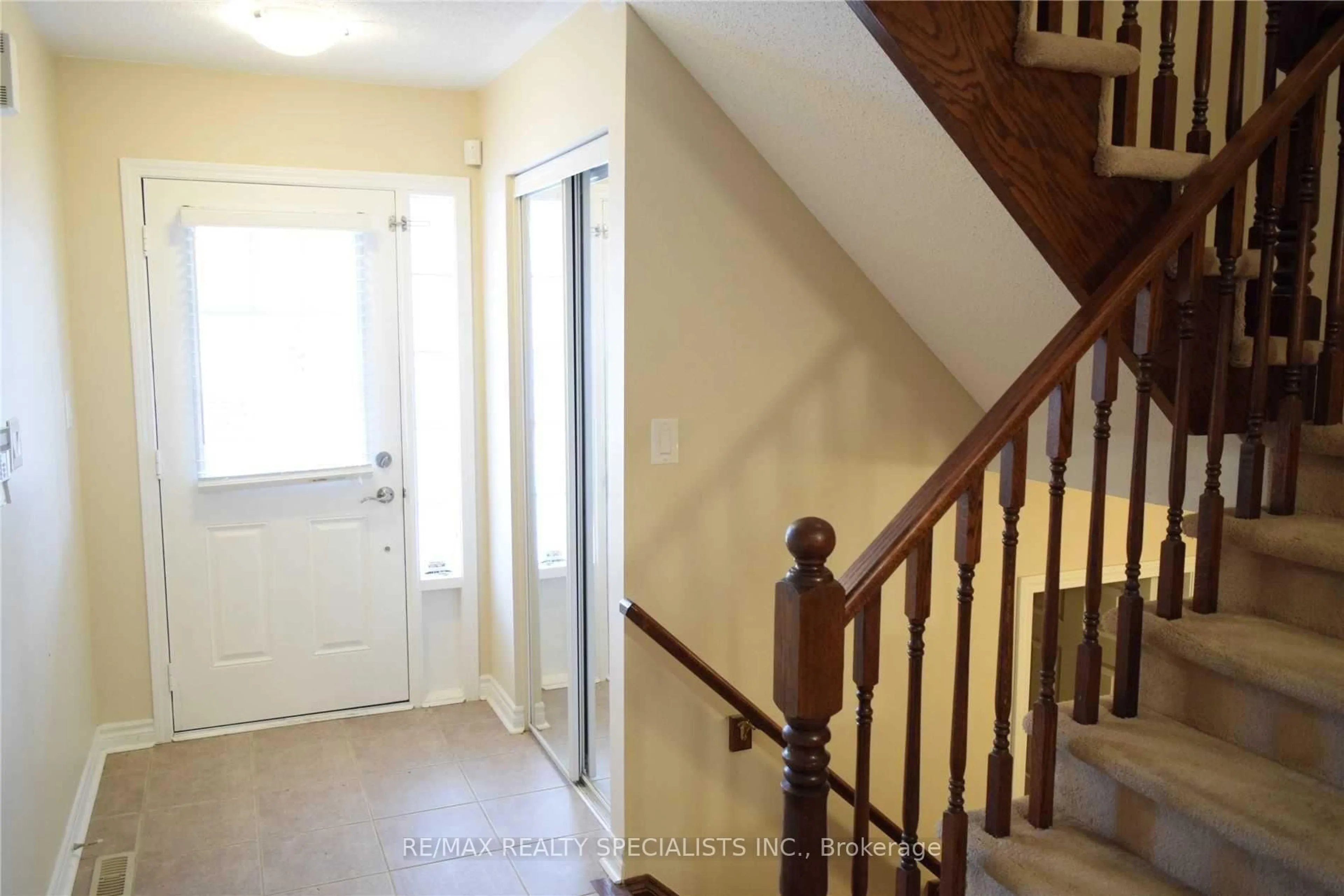 Indoor entryway for 3207 Stornoway Circ, Oakville Ontario L6M 5H7