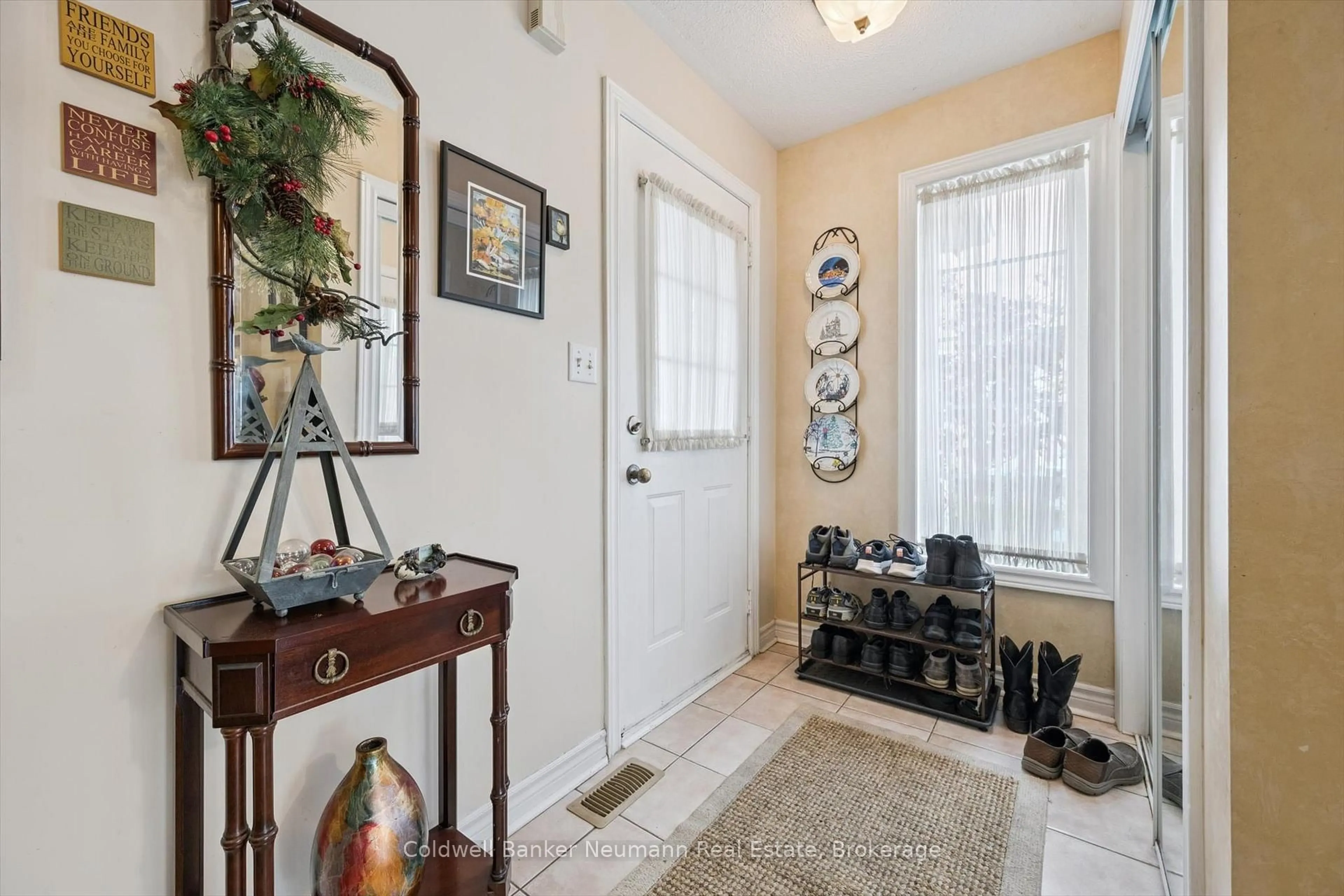 Indoor entryway for 13 Pressed Brick Dr, Brampton Ontario L6V 4K8