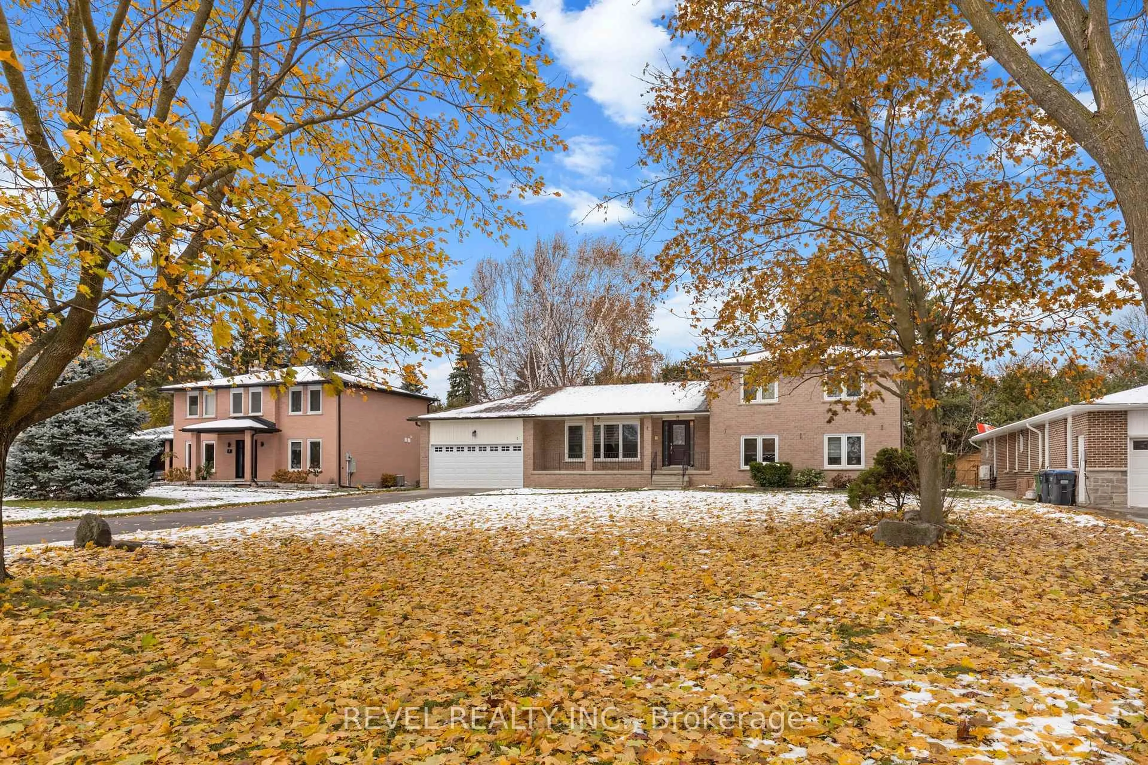 A pic from outside/outdoor area/front of a property/back of a property/a pic from drone, street for 5 Mckee Dr, Caledon Ontario L7C 1G8
