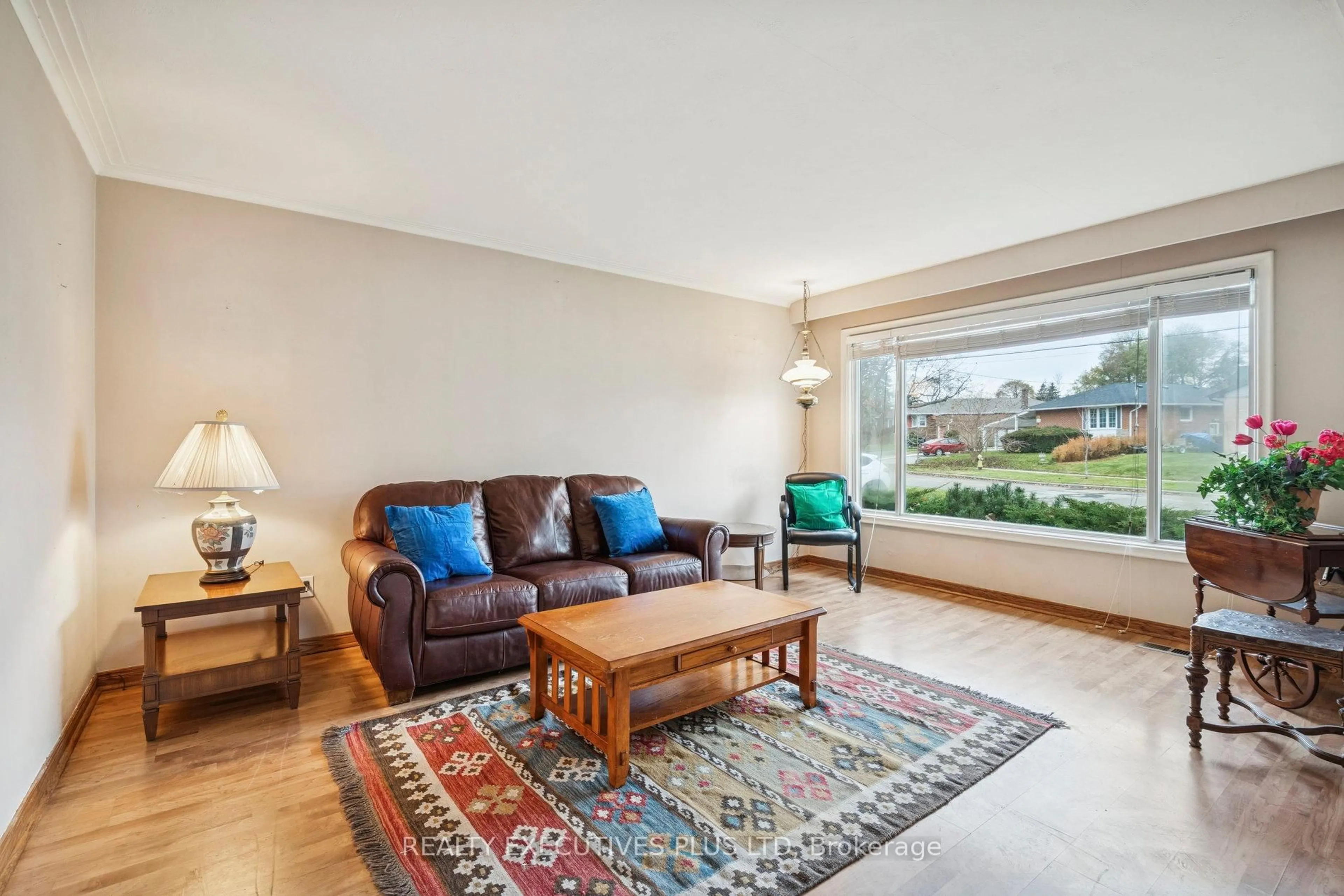 Living room with furniture, unknown for 123 Jeffcoat Dr, Toronto Ontario M9W 3B9