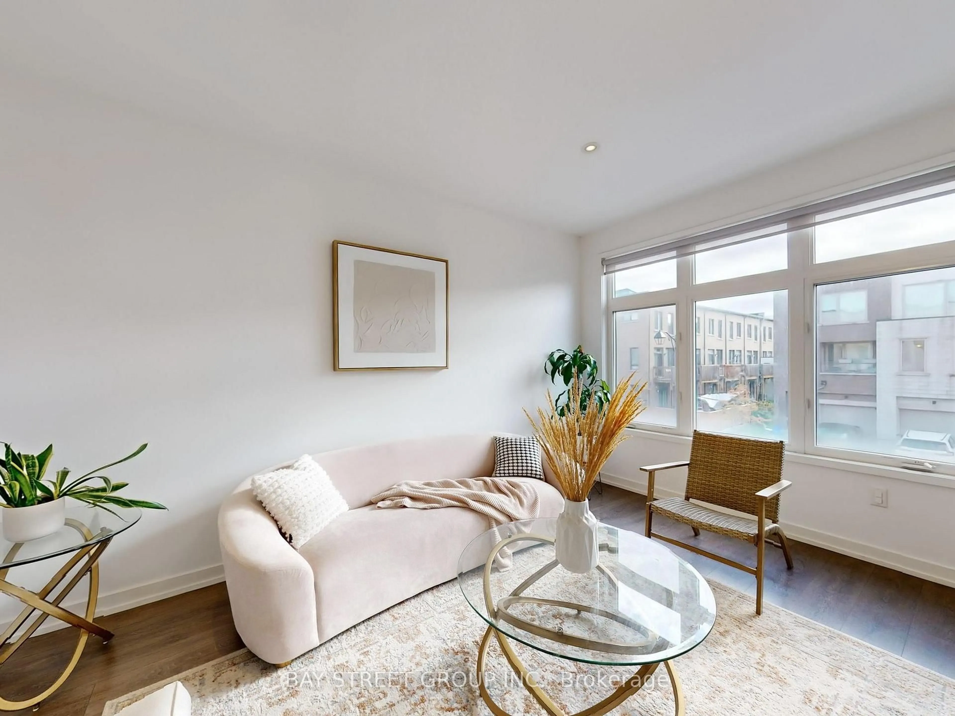 Living room with furniture, wood/laminate floor for 219 Huguenot Rd, Oakville Ontario L6H 7C3