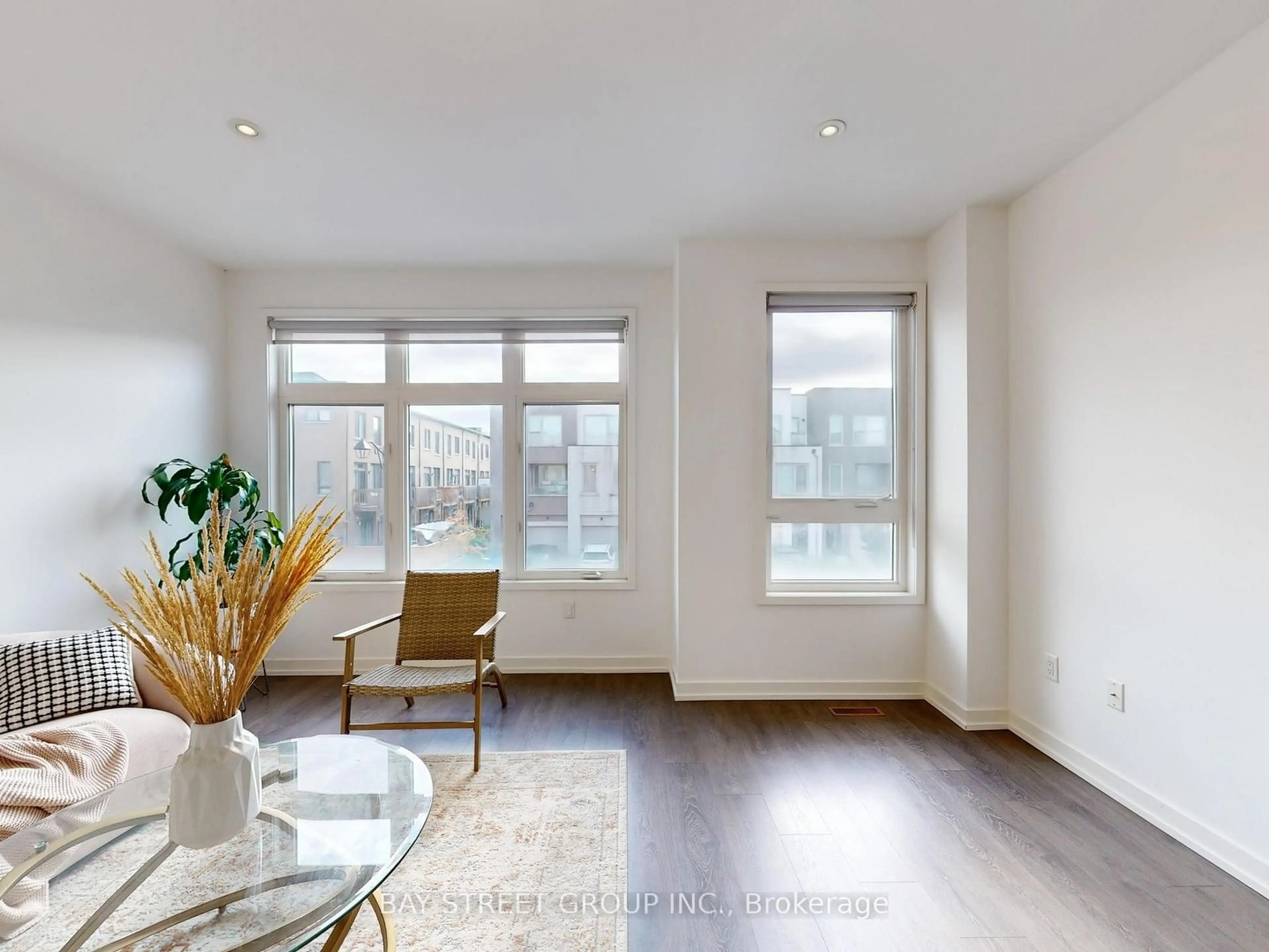 A pic of a room for 219 Huguenot Rd, Oakville Ontario L6H 7C3