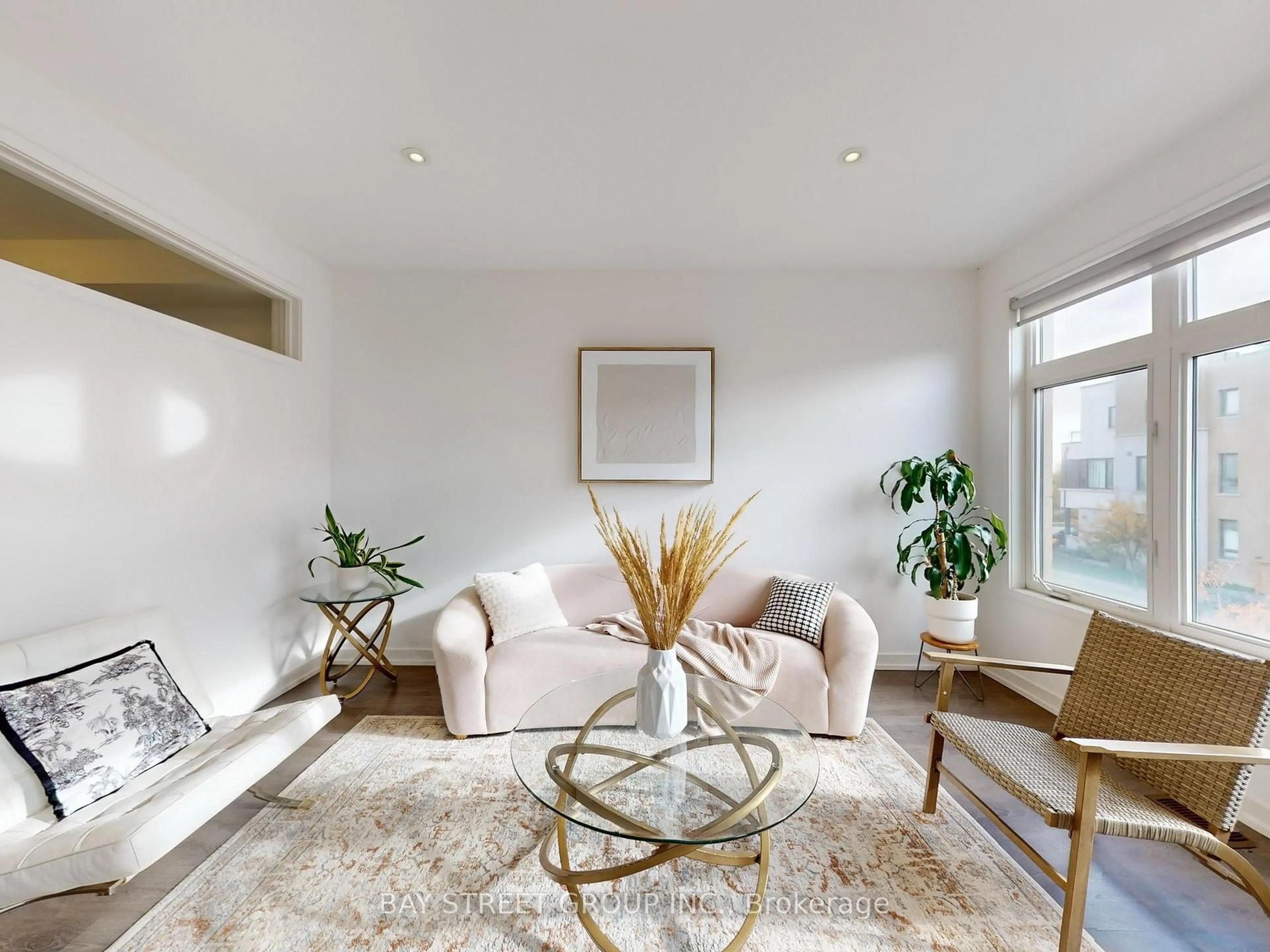 Living room with furniture, unknown for 219 Huguenot Rd, Oakville Ontario L6H 7C3