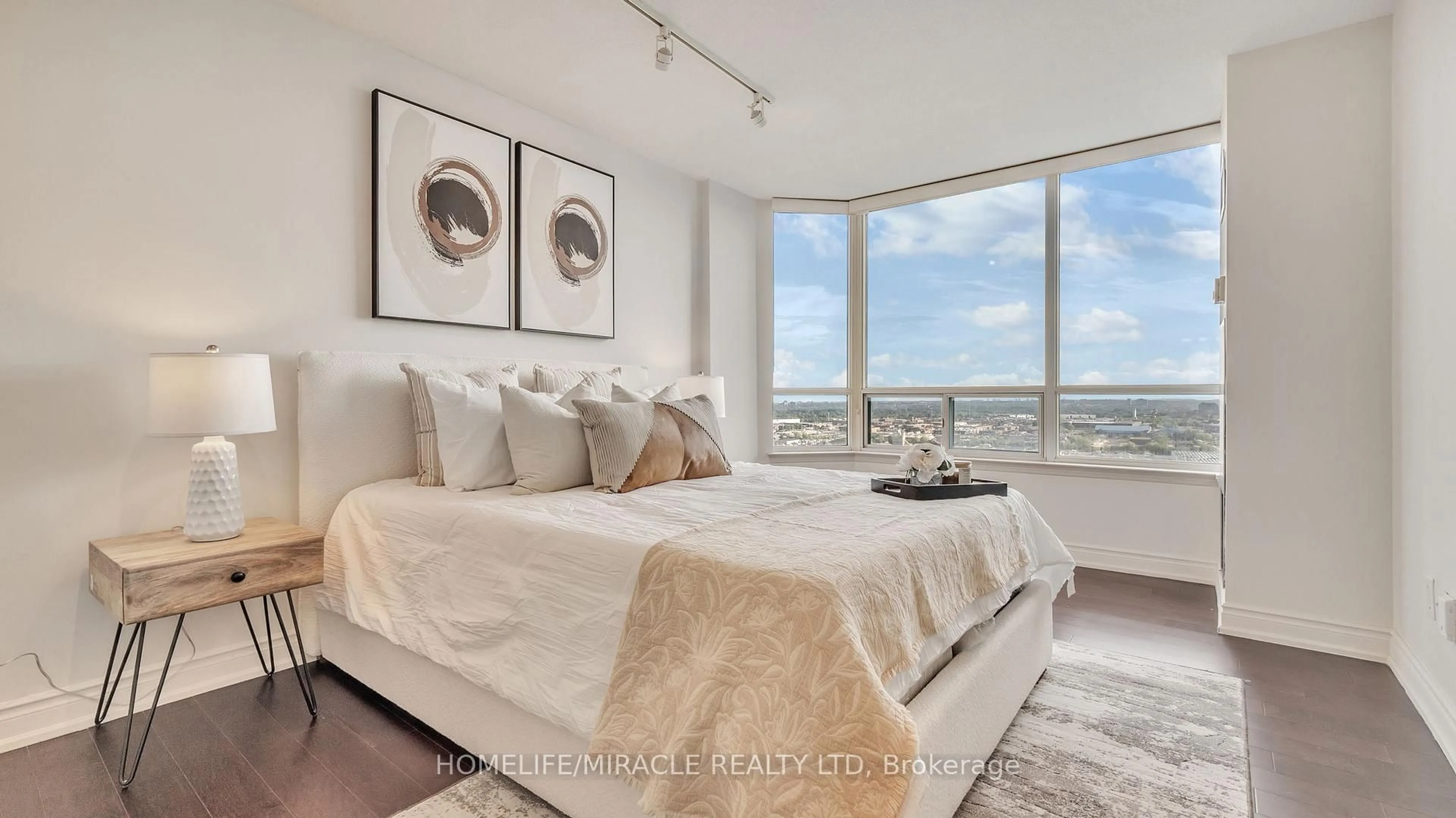 Bedroom with bed, unknown for 550 Webb Dr #2009, Mississauga Ontario L5B 3Y4