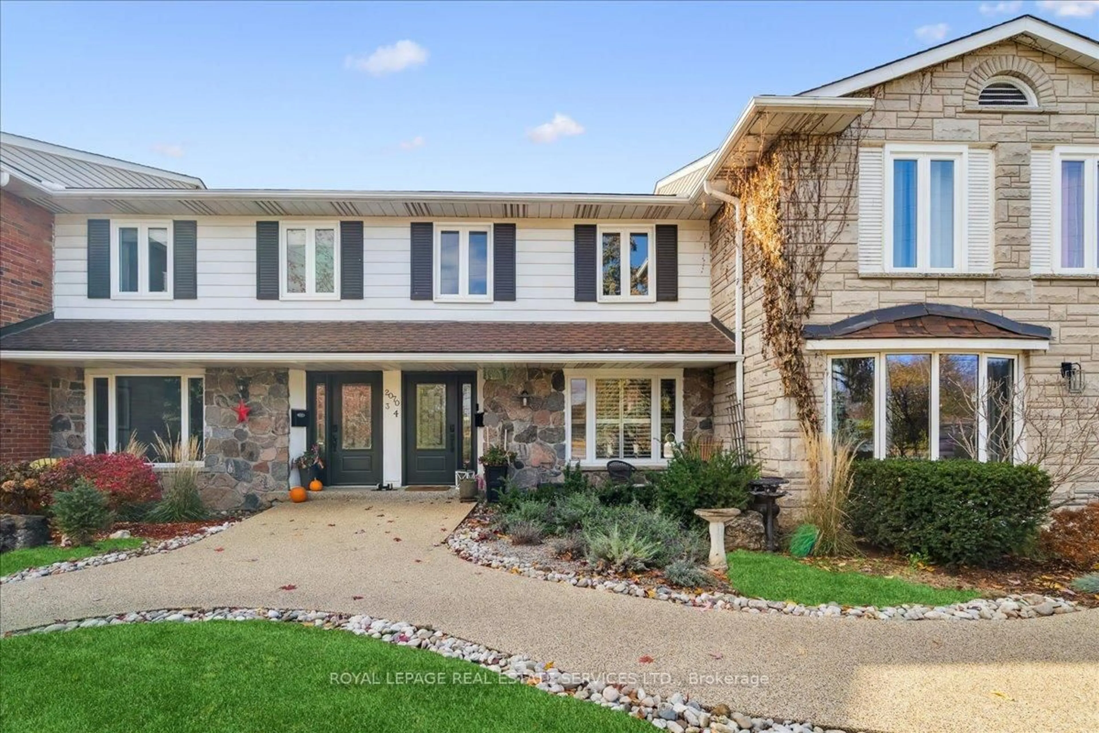 Home with brick exterior material, street for 2070 Brant St #4, Burlington Ontario L7P 3A6