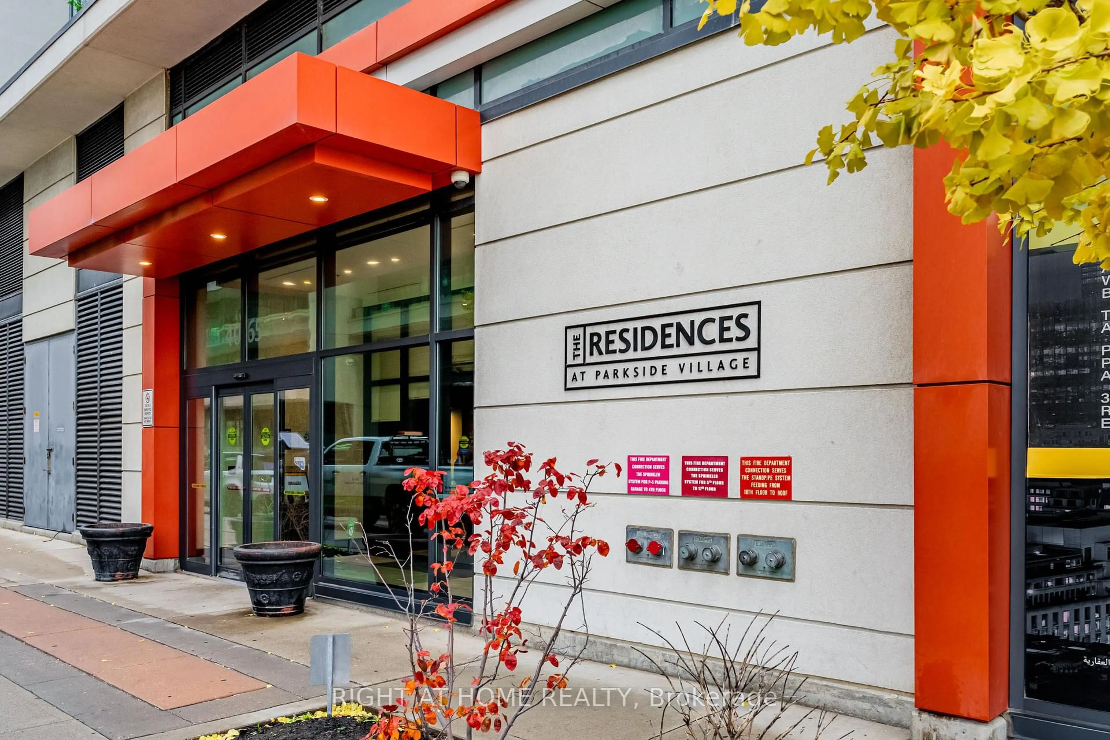 Indoor foyer for 4065 Brickstone Mews #3107, Mississauga Ontario L5B 0G3