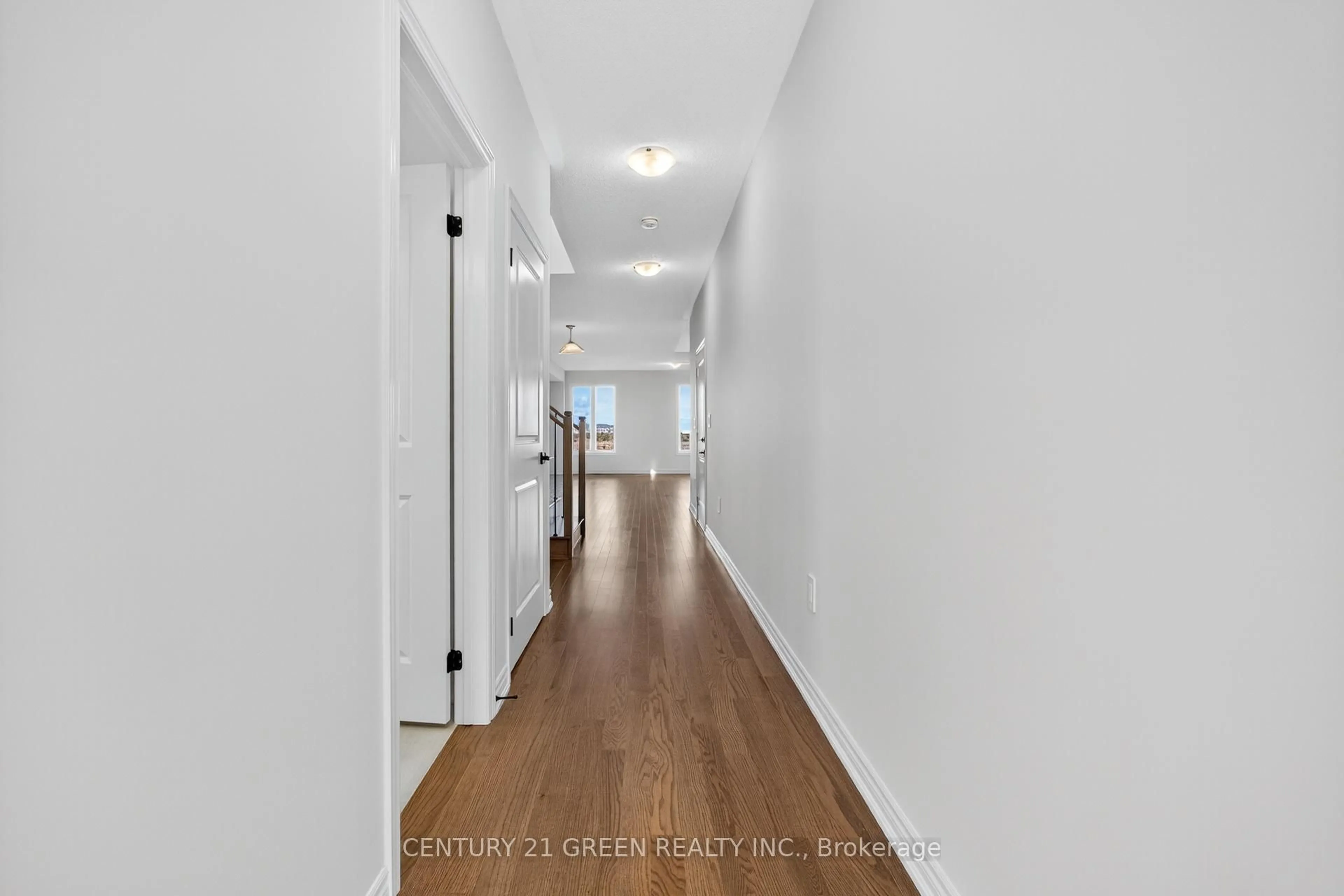 Indoor foyer for 1473 Savoline Blvd, Milton Ontario L9E 2G5