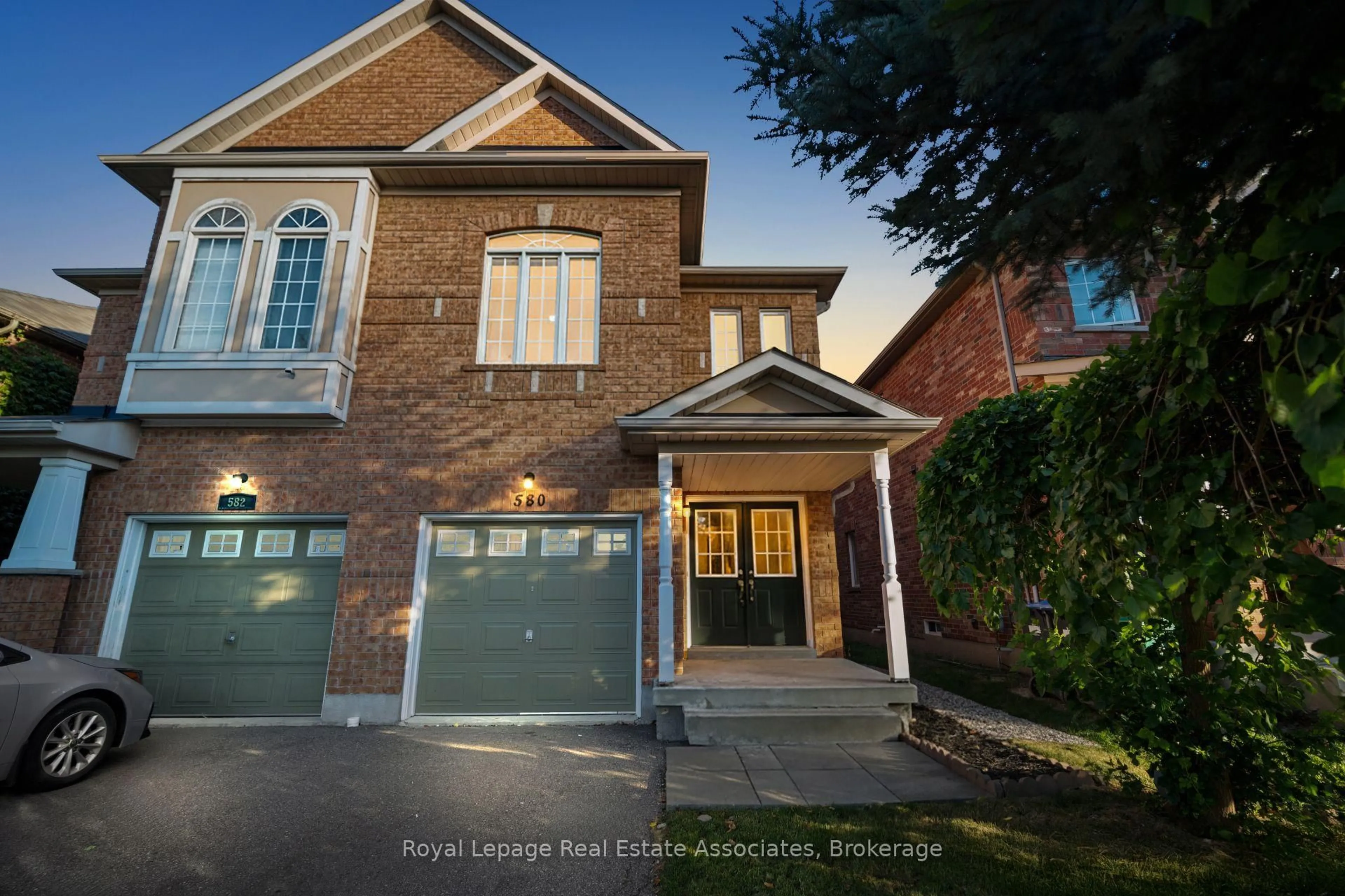 Home with brick exterior material, street for 580 Courtney Valley Rd, Mississauga Ontario L5V 0C2