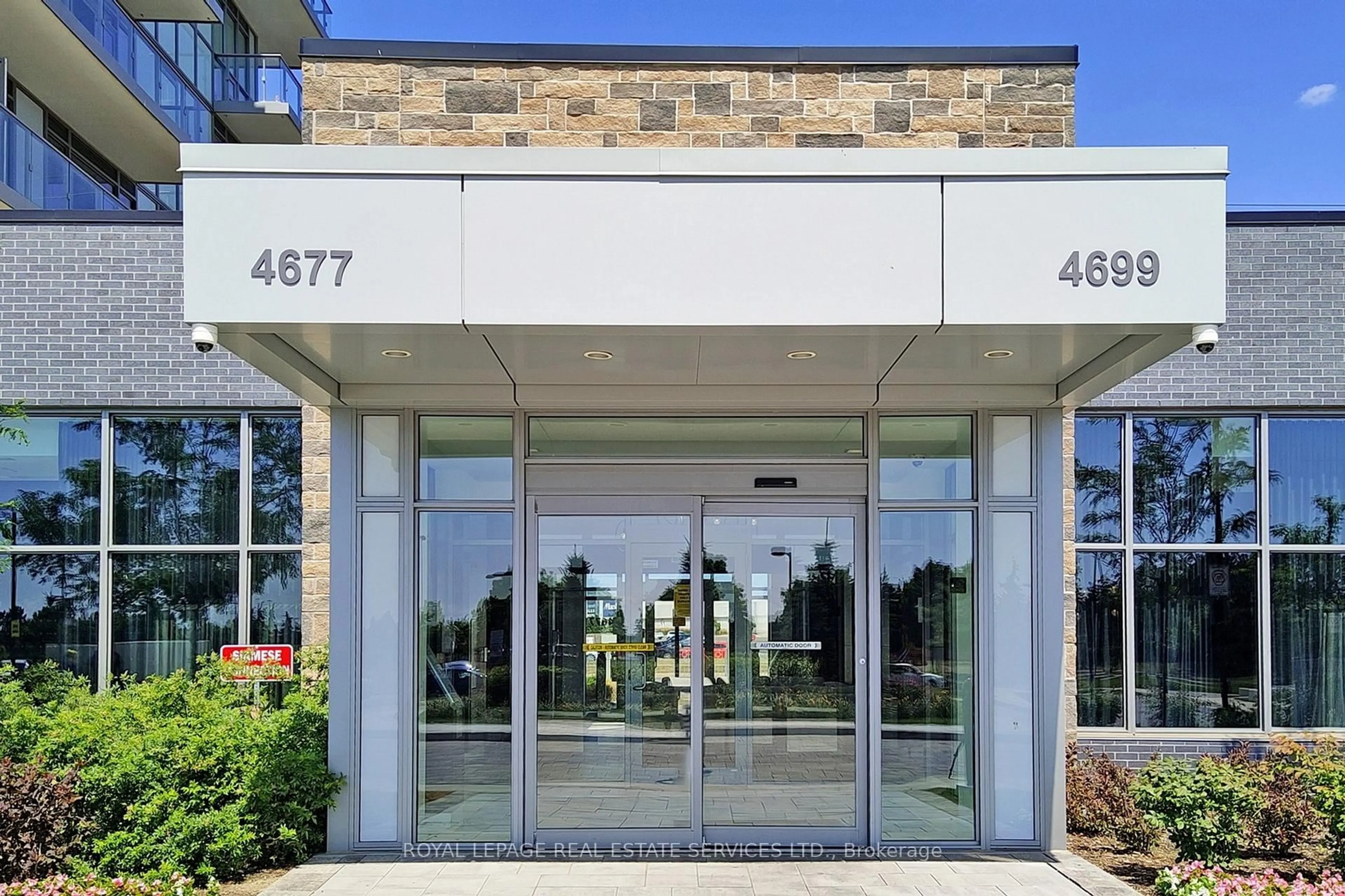 Indoor foyer for 4677 Glen Erin Dr #1509, Mississauga Ontario L5M 2E3
