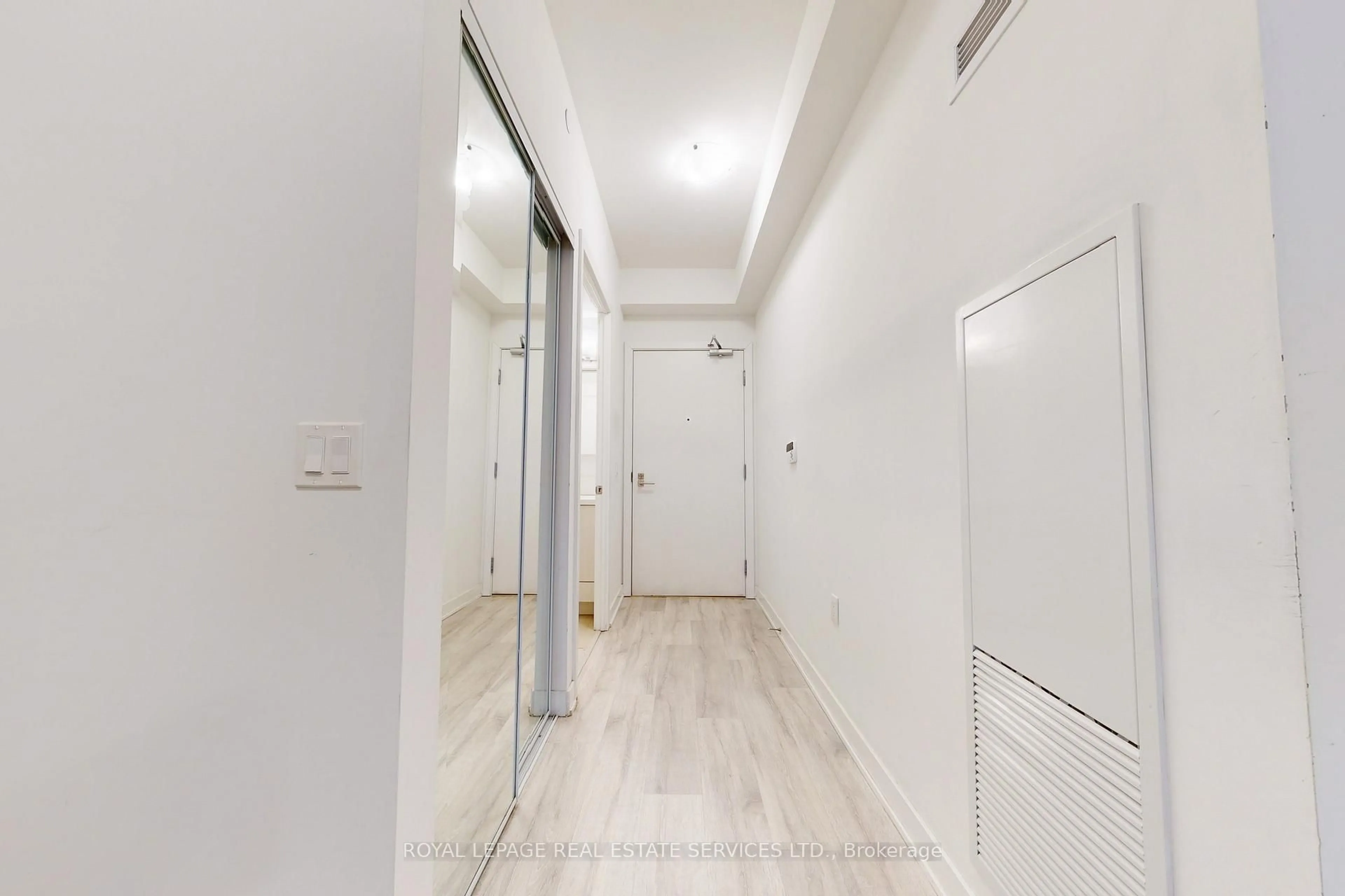 A pic of a room for 4677 Glen Erin Dr #1509, Mississauga Ontario L5M 2E3