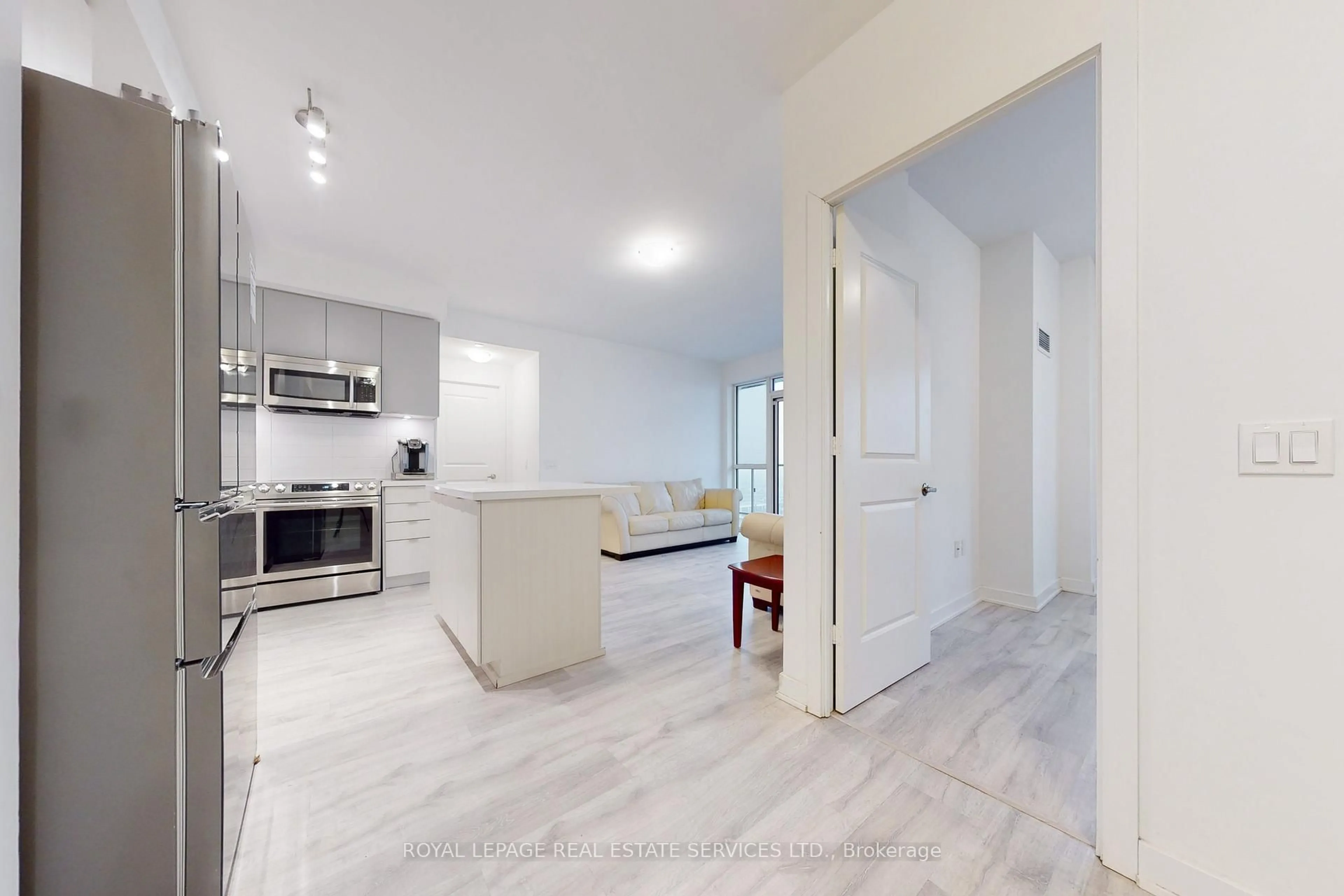 Open concept kitchen, unknown for 4677 Glen Erin Dr #1509, Mississauga Ontario L5M 2E3