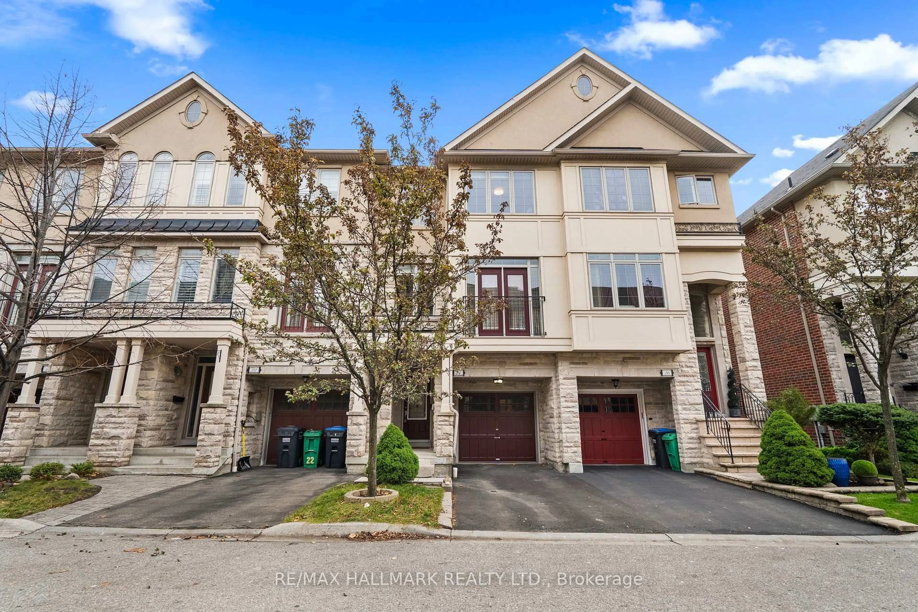 A pic from outside/outdoor area/front of a property/back of a property/a pic from drone, street for 3038 Haines Rd #24, Mississauga Ontario L4Y 0C8