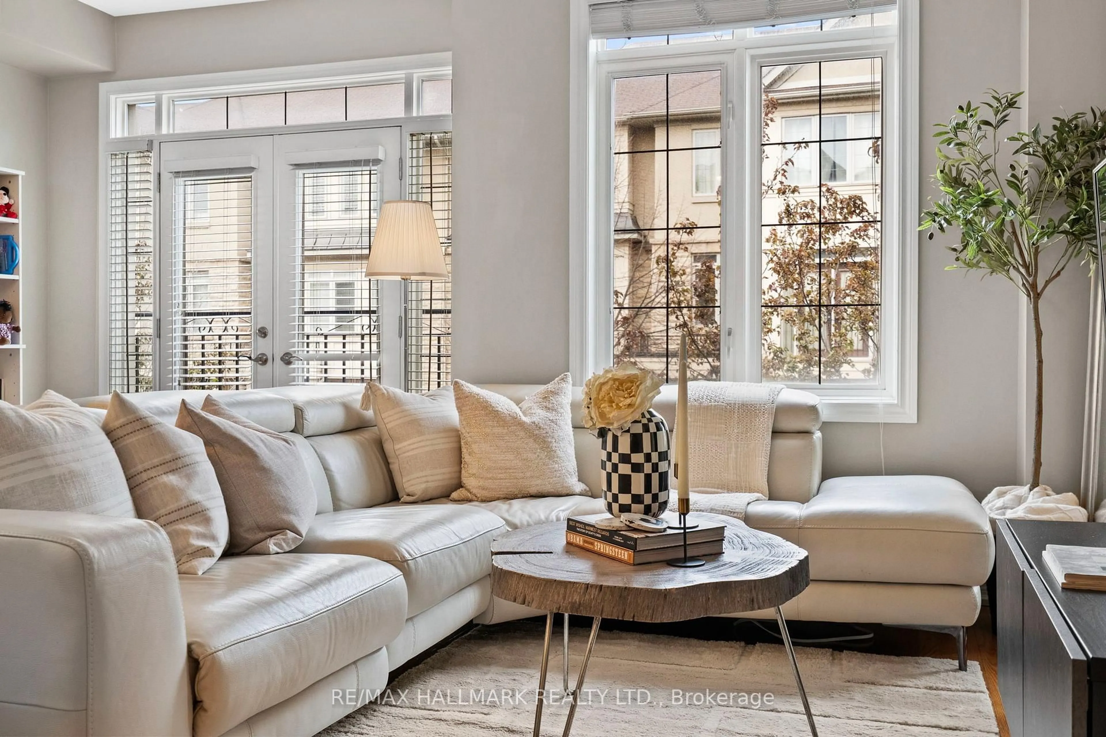 Living room with furniture, unknown for 3038 Haines Rd #24, Mississauga Ontario L4Y 0C8