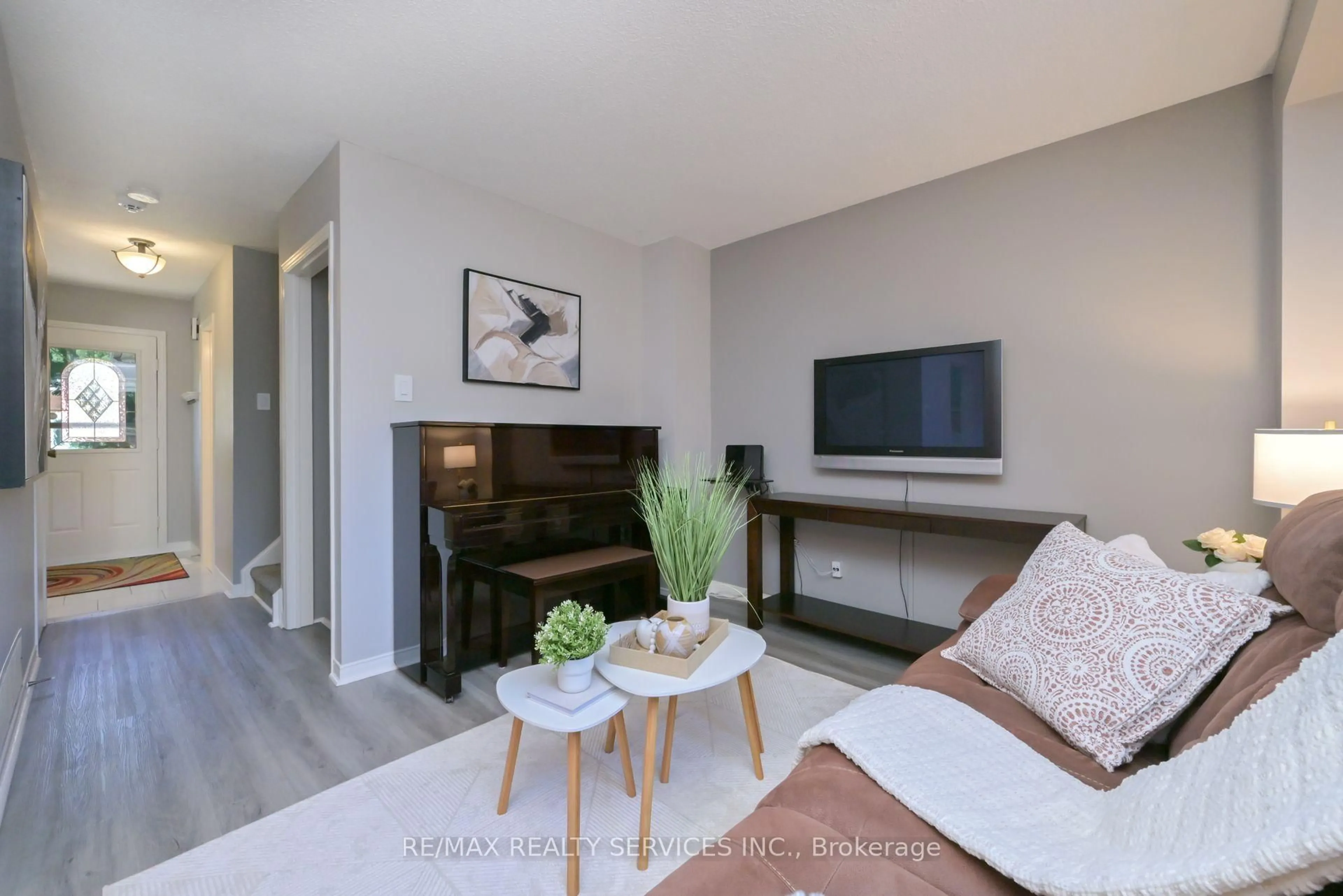 Living room with furniture, unknown for 8 Oleander Cres, Brampton Ontario L6Z 2C2