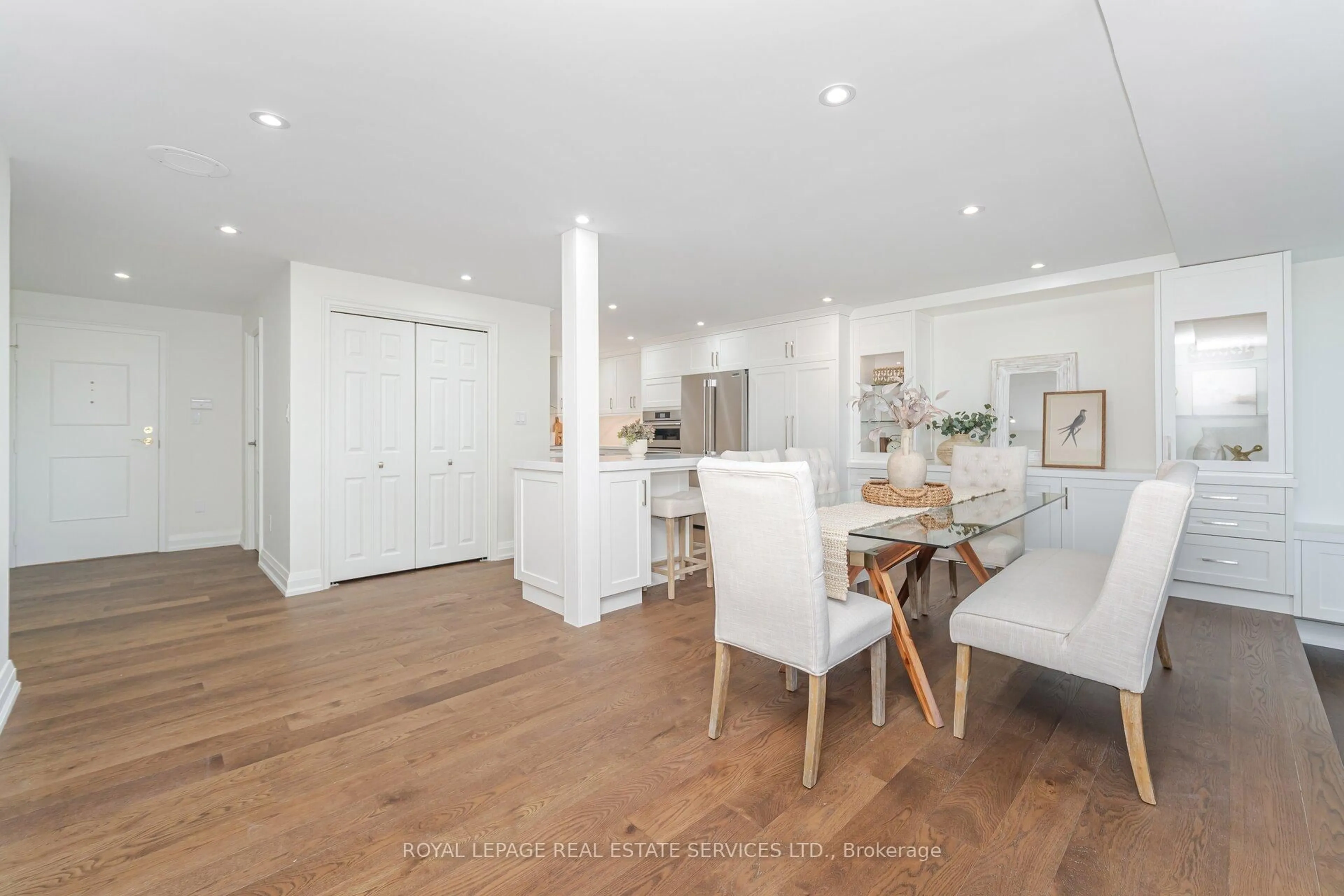 Dining room, unknown for 2180 Marine Dr #306, Oakville Ontario L6L 5V2