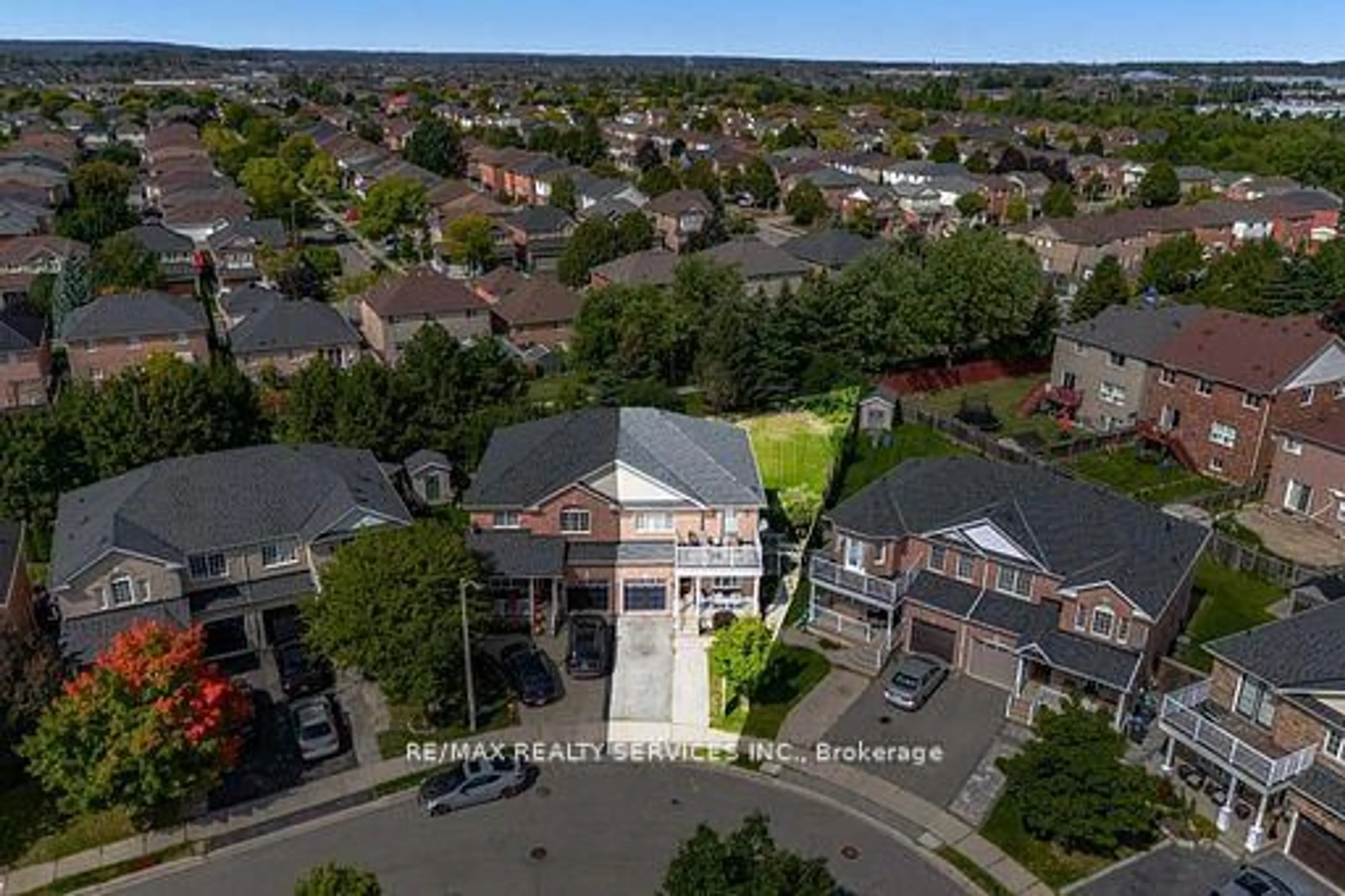 A pic from outside/outdoor area/front of a property/back of a property/a pic from drone, city buildings view from balcony for 130 Dells Cres, Brampton Ontario L7A 2X1