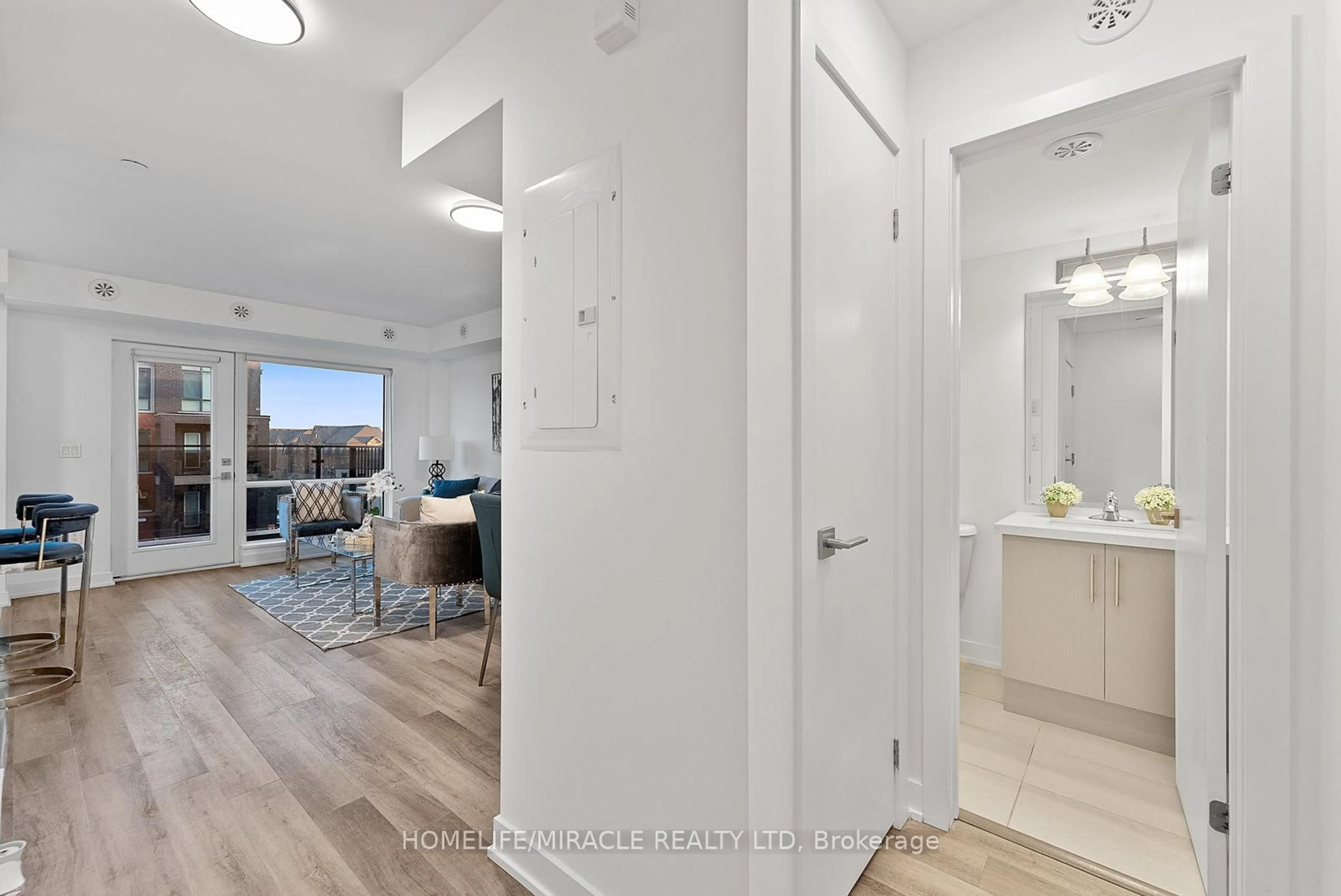 Indoor entryway for 195 Veterans Dr #11, Brampton Ontario L7A 5L2