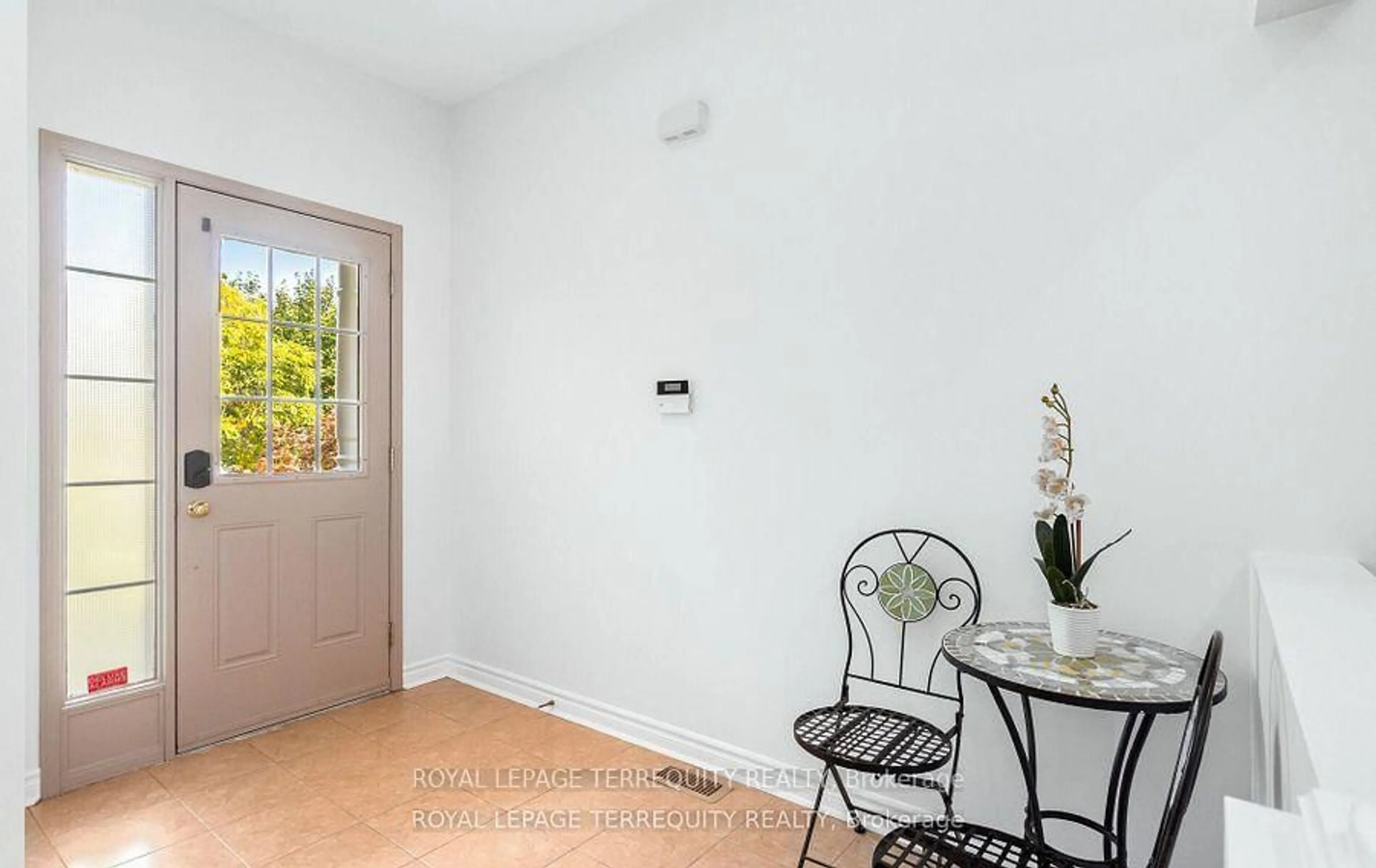 Indoor entryway for 4762 Allegheny Rd, Mississauga Ontario L5R 0A6