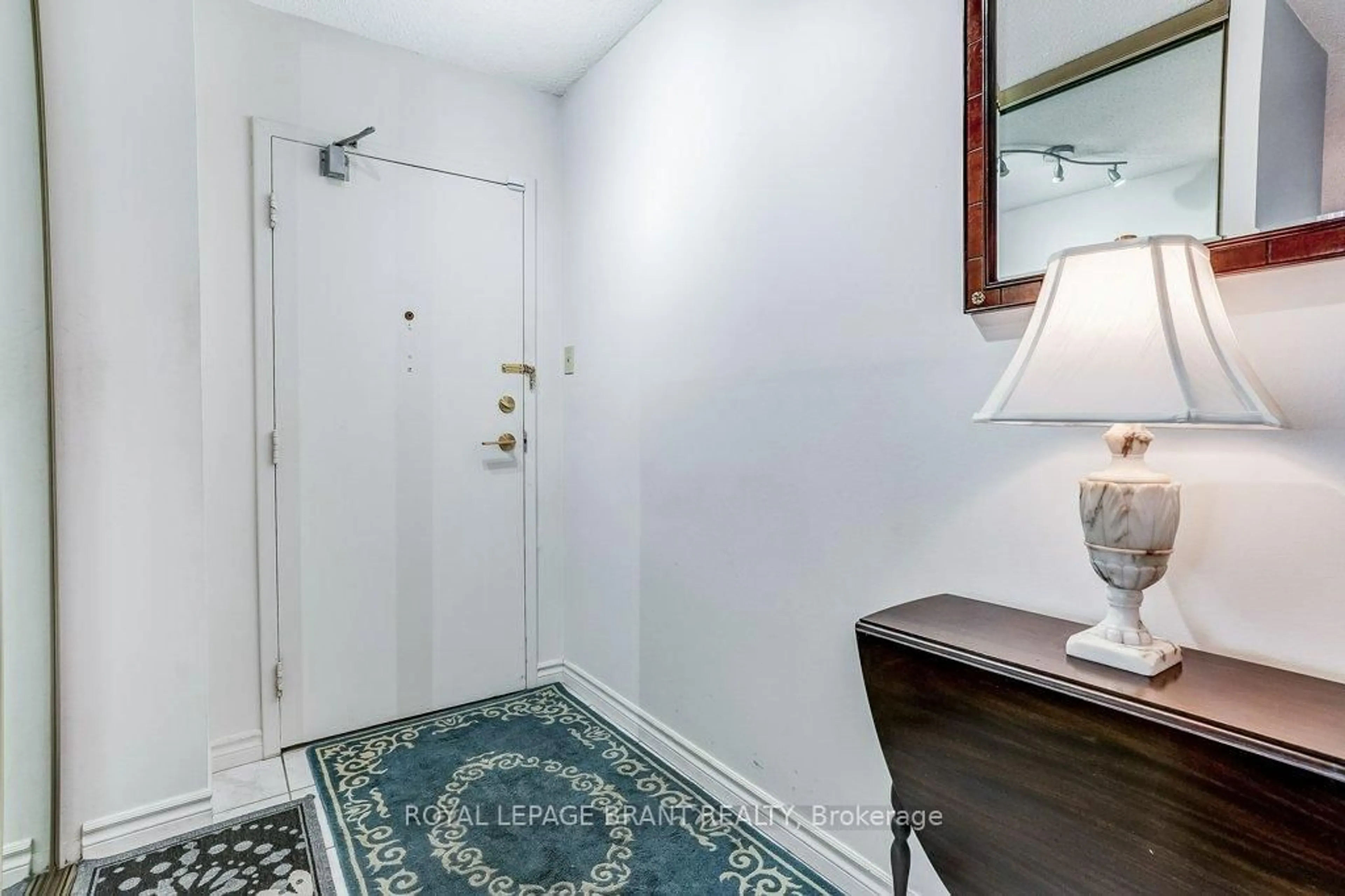 Indoor entryway for 2055 Upper Middle Rd #1002, Burlington Ontario L7P 3P4