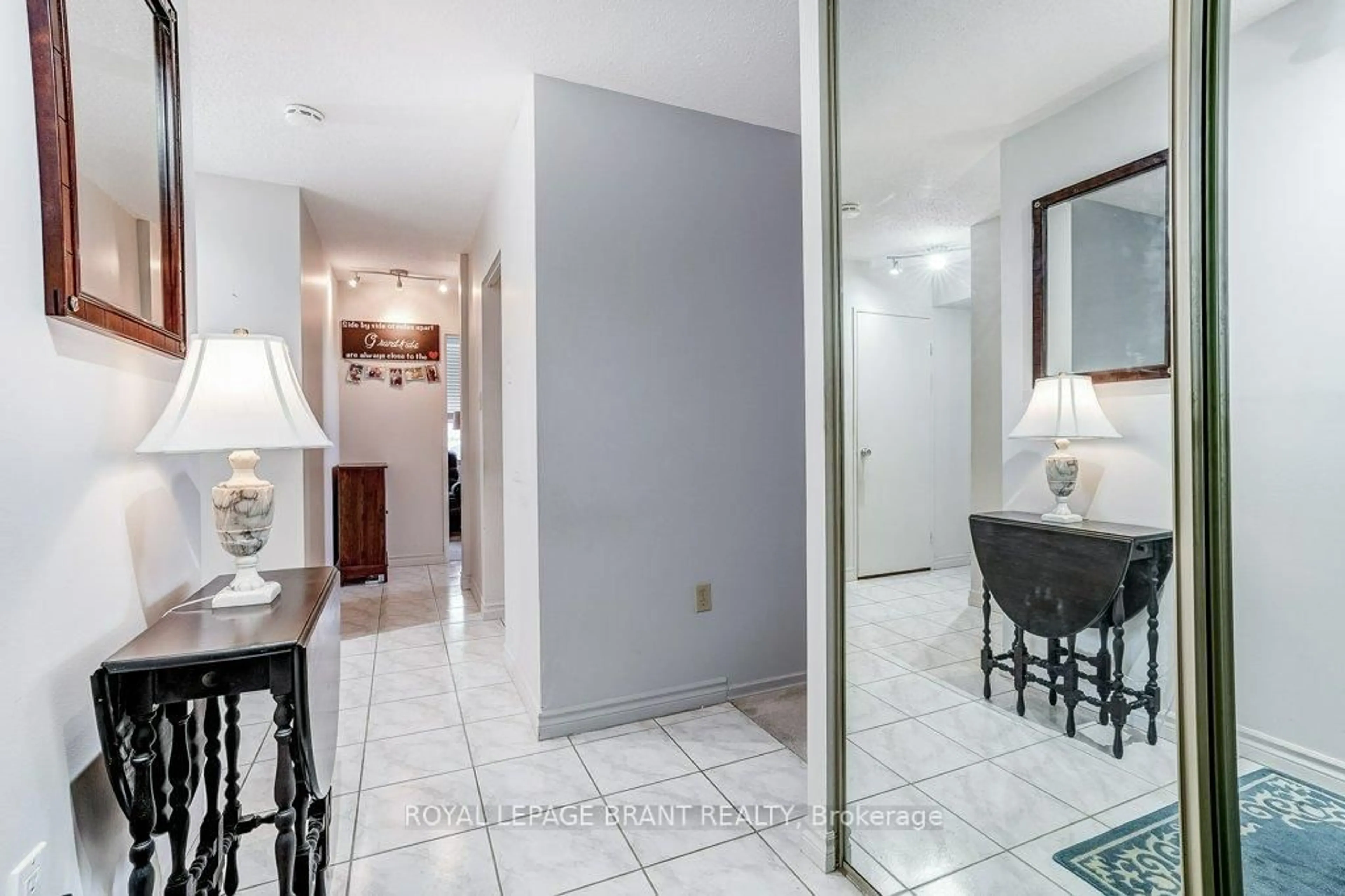 Indoor entryway for 2055 Upper Middle Rd #1002, Burlington Ontario L7P 3P4